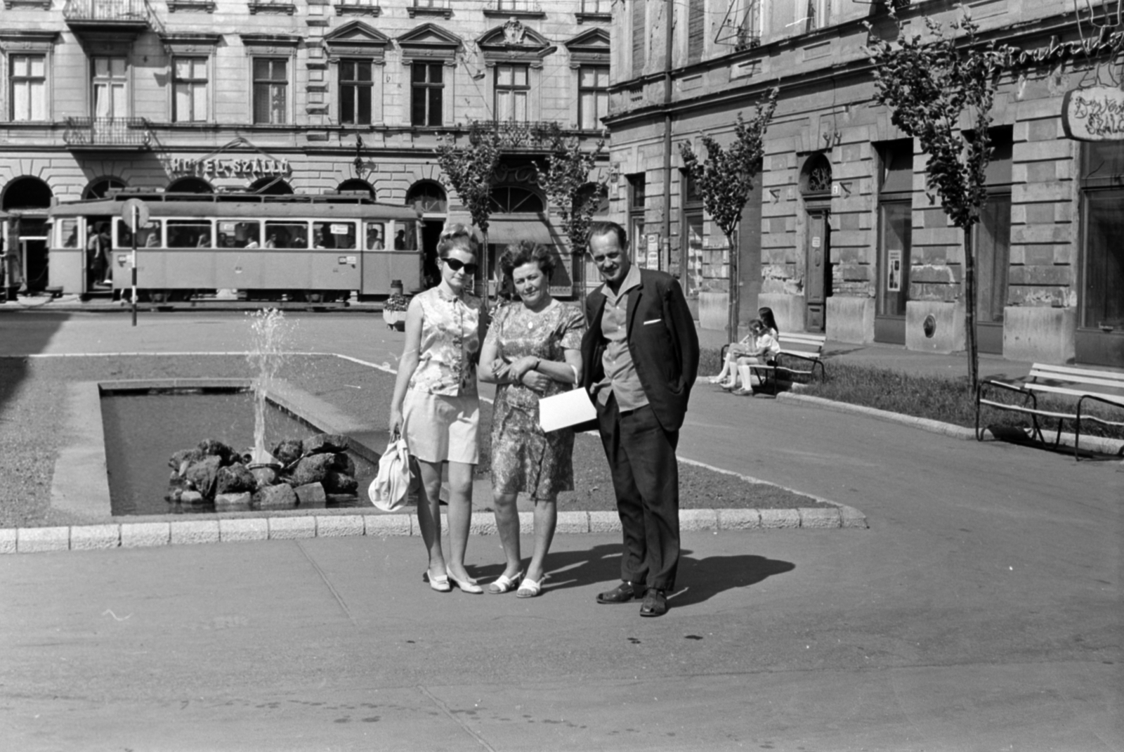 Hungary, Miskolc, Erzsébet (Szabadság) tér, háttérben az Avas szálló., 1965, Földvári Mihály, tram, fountain, Fortepan #200622