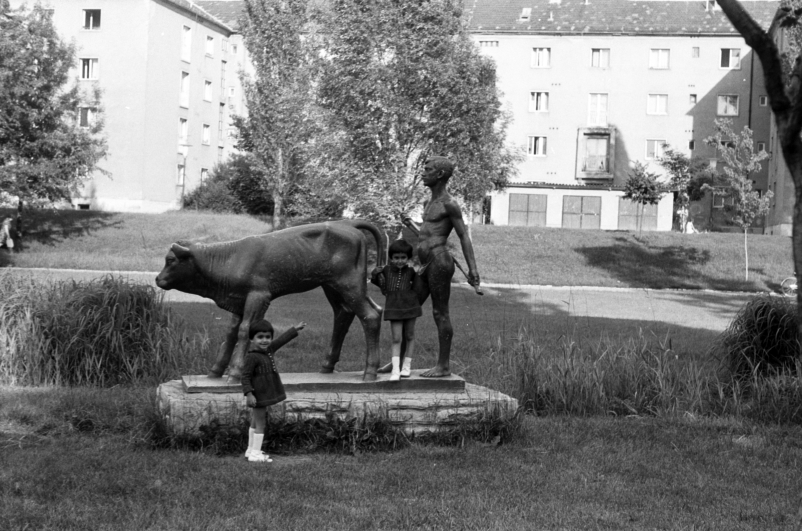 Hungary, Kazincbarcika, Építők útja, Győri Dezső alkotása (1969) a Bocit terelő fiú., 1969, Földvári Mihály, cattle, sculpture, Fortepan #200628