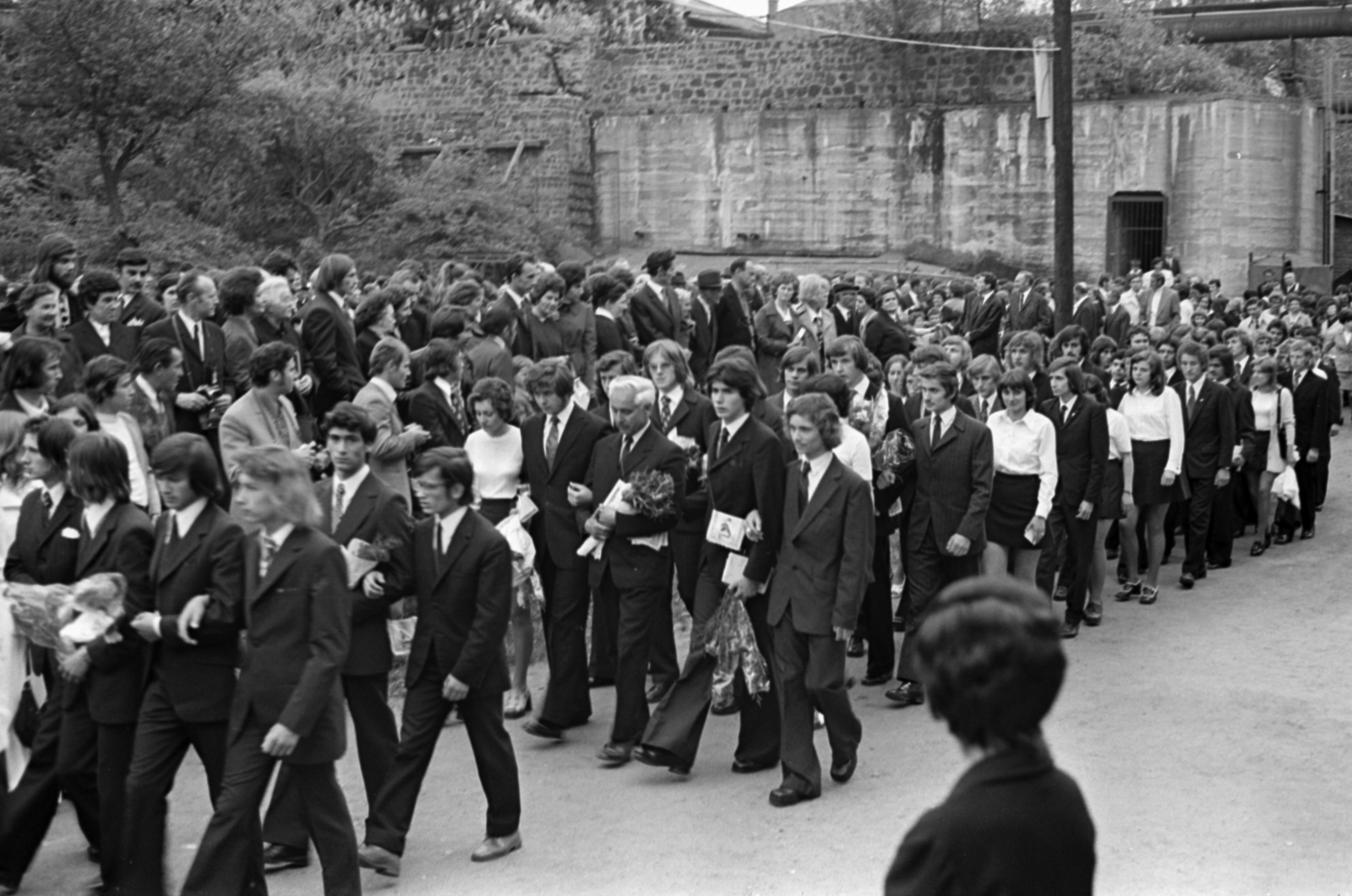 Magyarország, Diósgyőr, Miskolc, Bolyai Farkas utca 10., Gábor Áron Kohó- és Öntőipari Szakközépiskola., 1974, Földvári Mihály, ballagás, Fortepan #200649