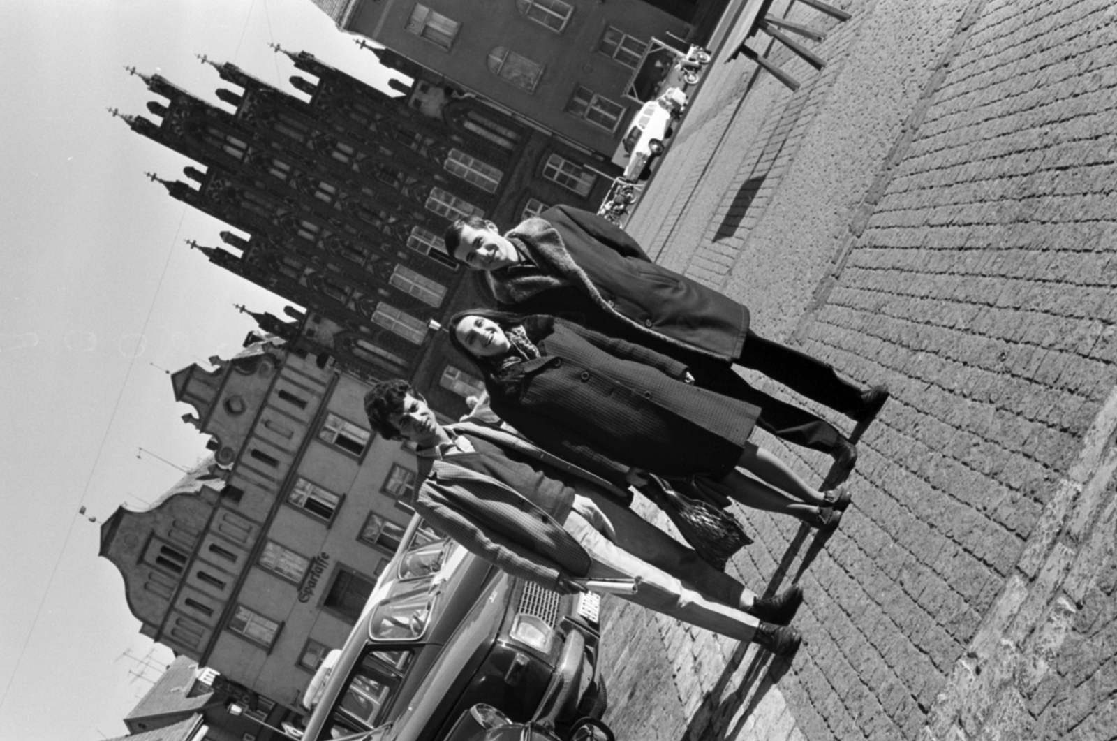 Germany, Greifswald, Marktplatz., 1970, Földvári Mihály, three people, slanted, Fortepan #200681