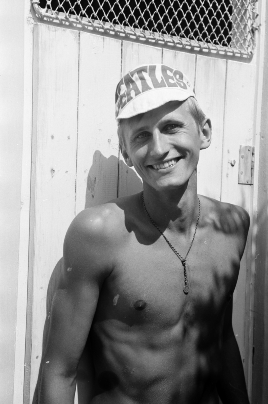 1967, Földvári Mihály, cap, tiring-room, smile, half-naked, Fortepan #200696