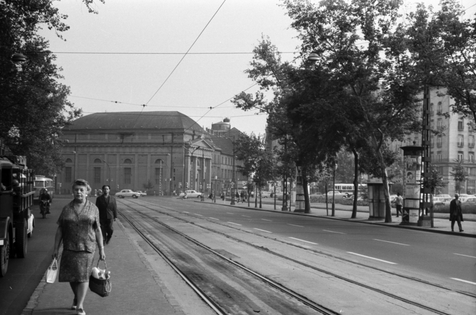 Hungary, Budapest V., Bajcsy-Zsilinszky út, szemben a Deák Ferenc téri evangélikus templom., 1971, Földvári Mihály, Budapest, Fortepan #200725