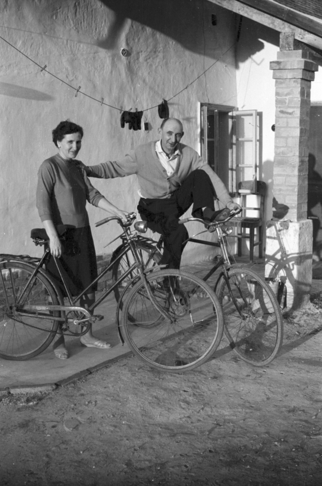1968, Földvári Mihály, man and woman, bicycle, Fortepan #200743