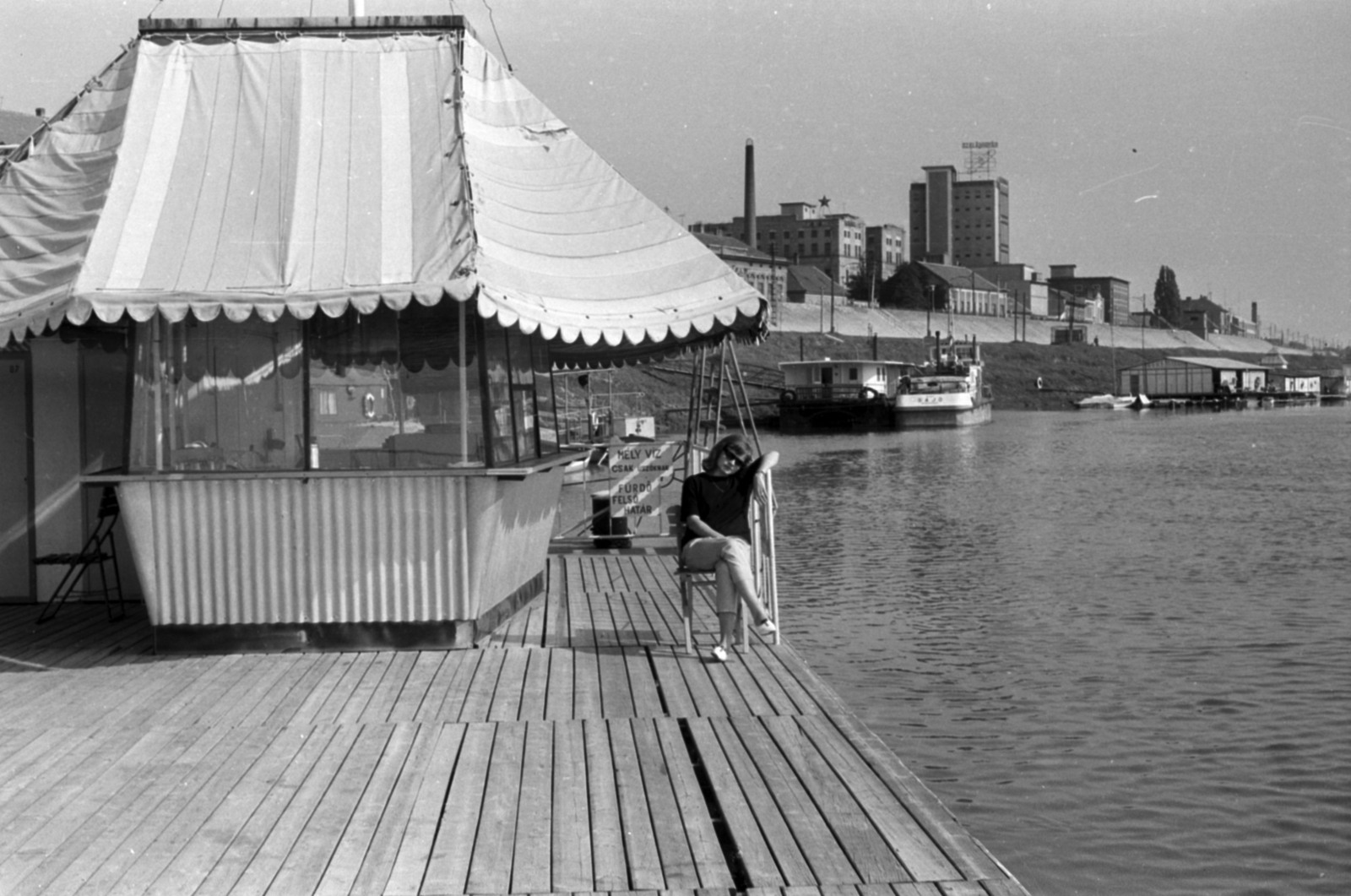 Hungary, Szeged, Tisza-part, a Szabadság úszóház., 1968, Földvári Mihály, Fortepan #200792