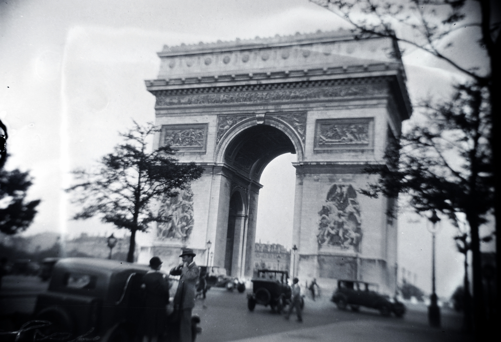 France, Paris, Place Charles de Gaulle (Place de l'Étoile), Diadalív. A kép az Avenue de Friedland sarkáról késszült., 1929, Gara Andor, Fortepan #200957