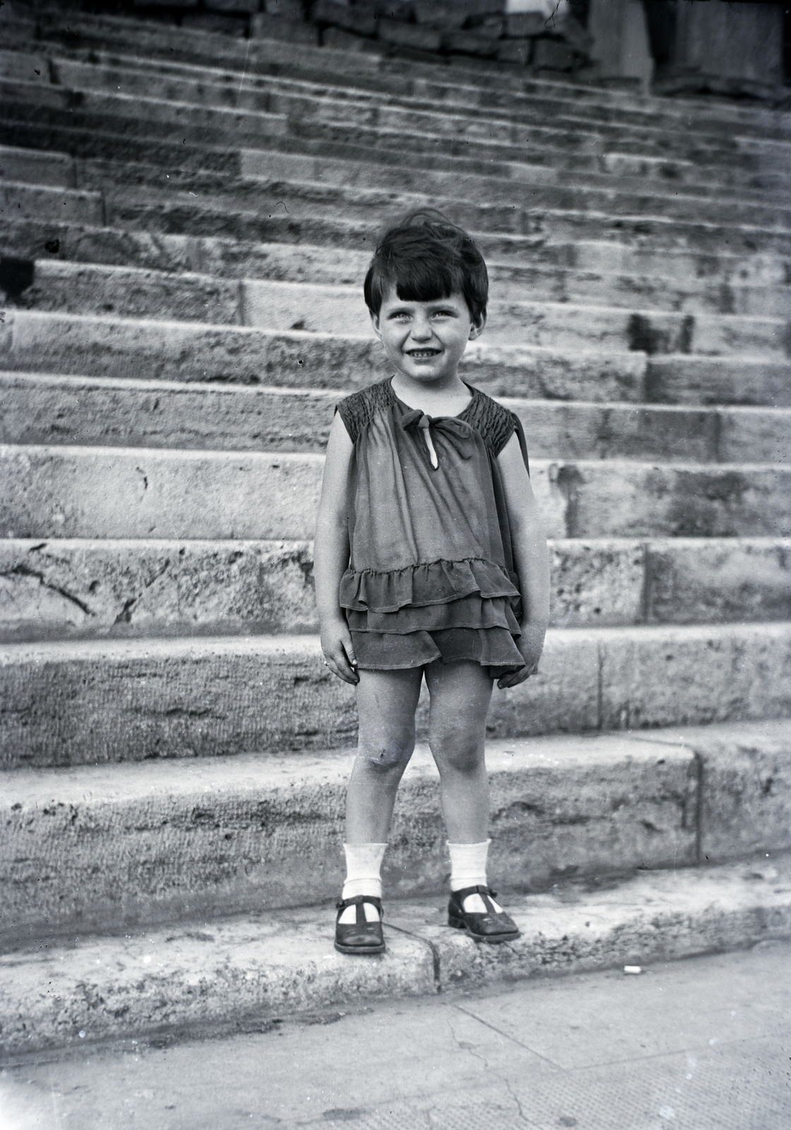 Hungary, Budapest V., Belgrád (Ferenc József) rakpart., 1922, Gara Andor, Budapest, stairs, girl, Fortepan #200961