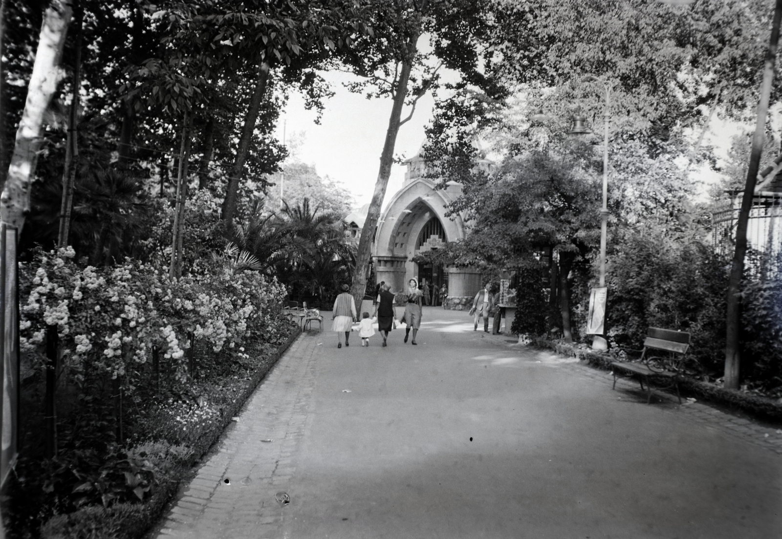 Hungary, Zoo, Budapest XIV., a felvétel a főbejáratnál készült., 1935, Gara Andor, zoo, Budapest, Fortepan #201147