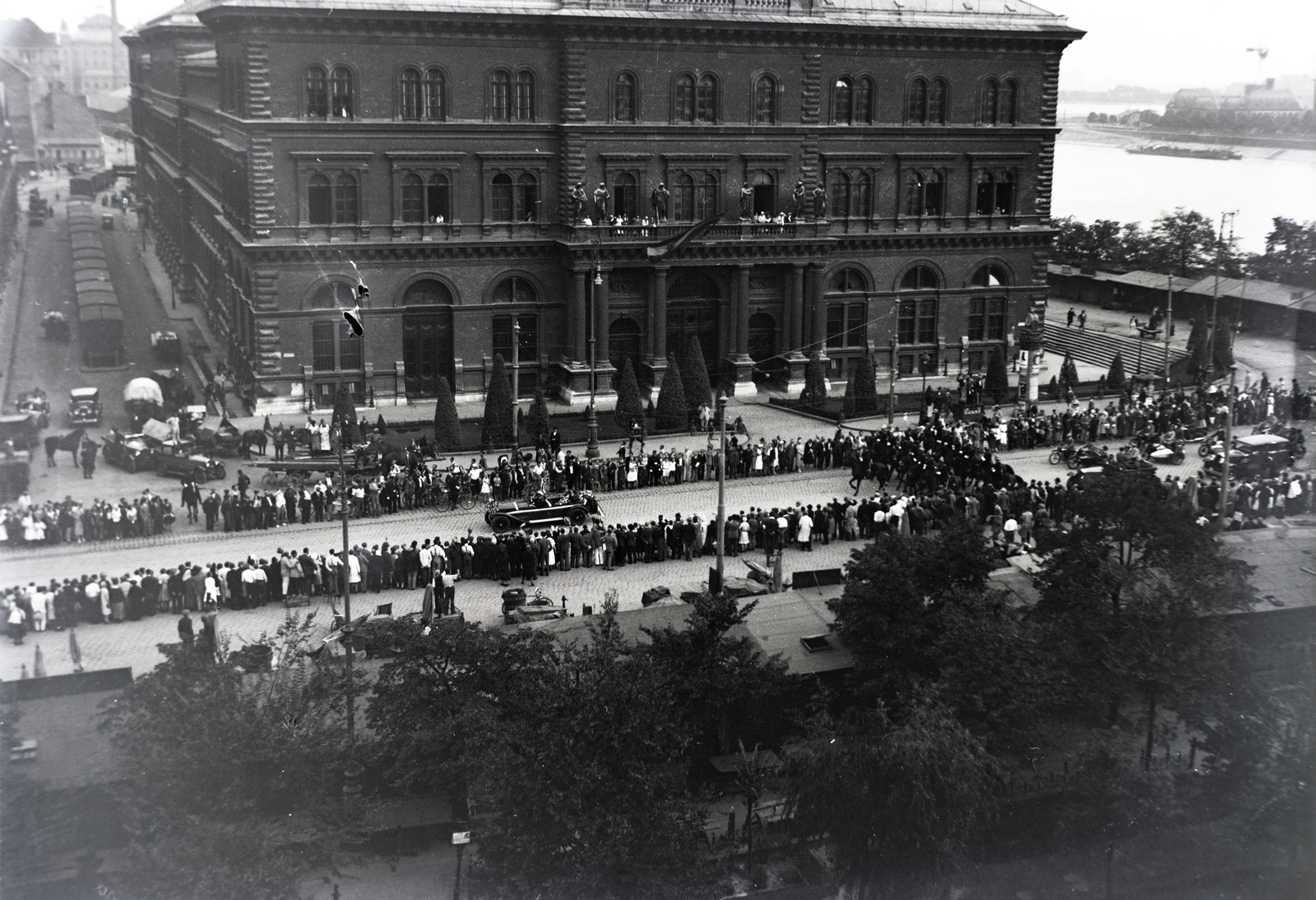 Hungary, Budapest V.,Budapest IX.,Budapest XI., Fővám tér, szemben a Fővámpalota (Ybl Miklós, 1874.), ma Corvinus Egyetem., 1934, Gara Andor, Budapest, Fortepan #201199