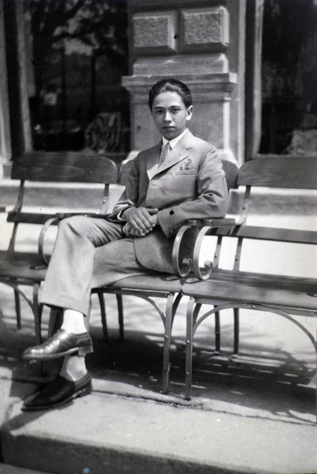 Hungary, Budapest V., Dunakorzó, háttérben a Thonet-udvar., 1933, Gara Andor, Budapest, Buchwald-chair, Fortepan #201239