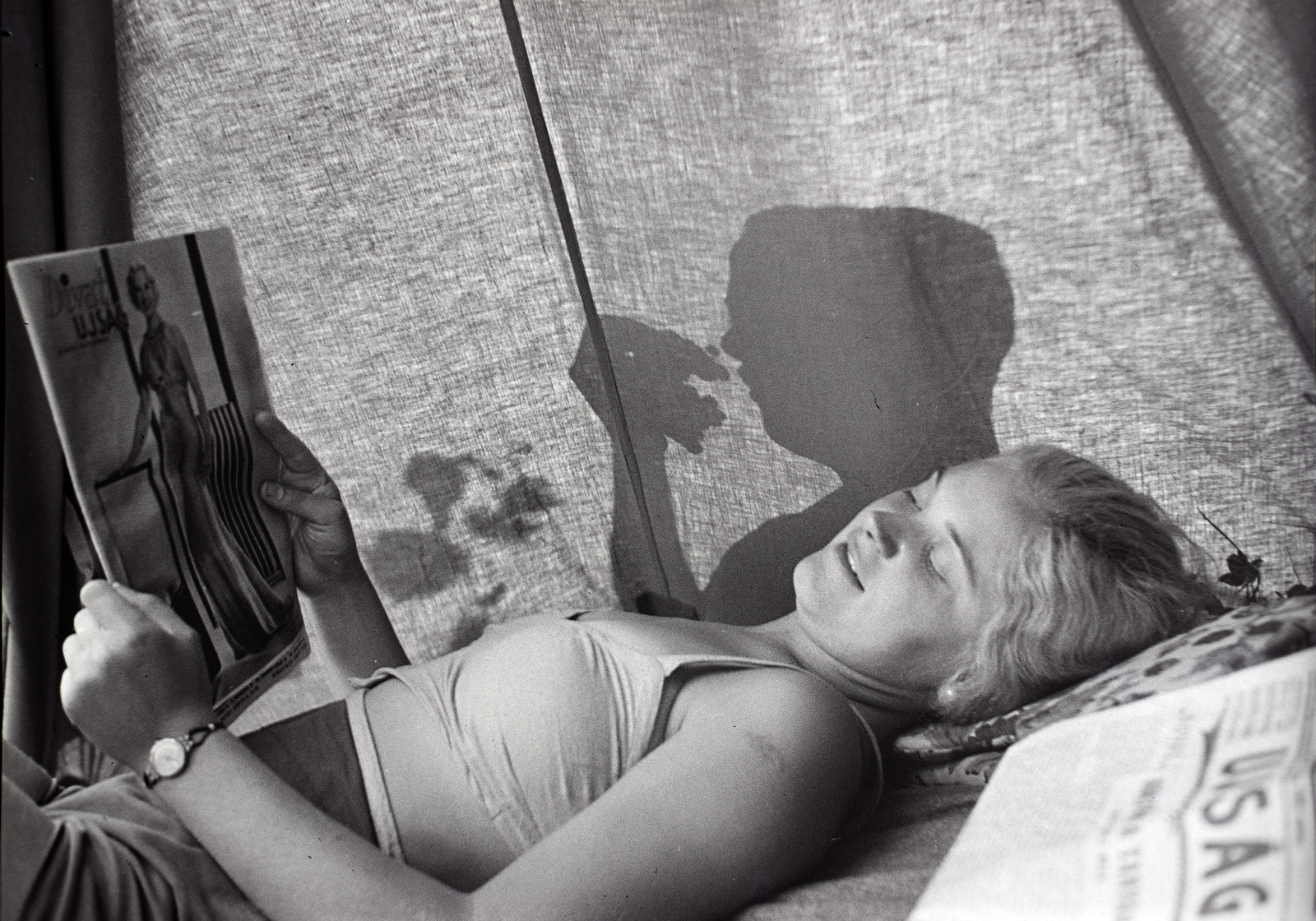 1938, Gara család, newspaper, shadow, bra, Best of, fashion, reading, silhouette, slanted, Fortepan #201247