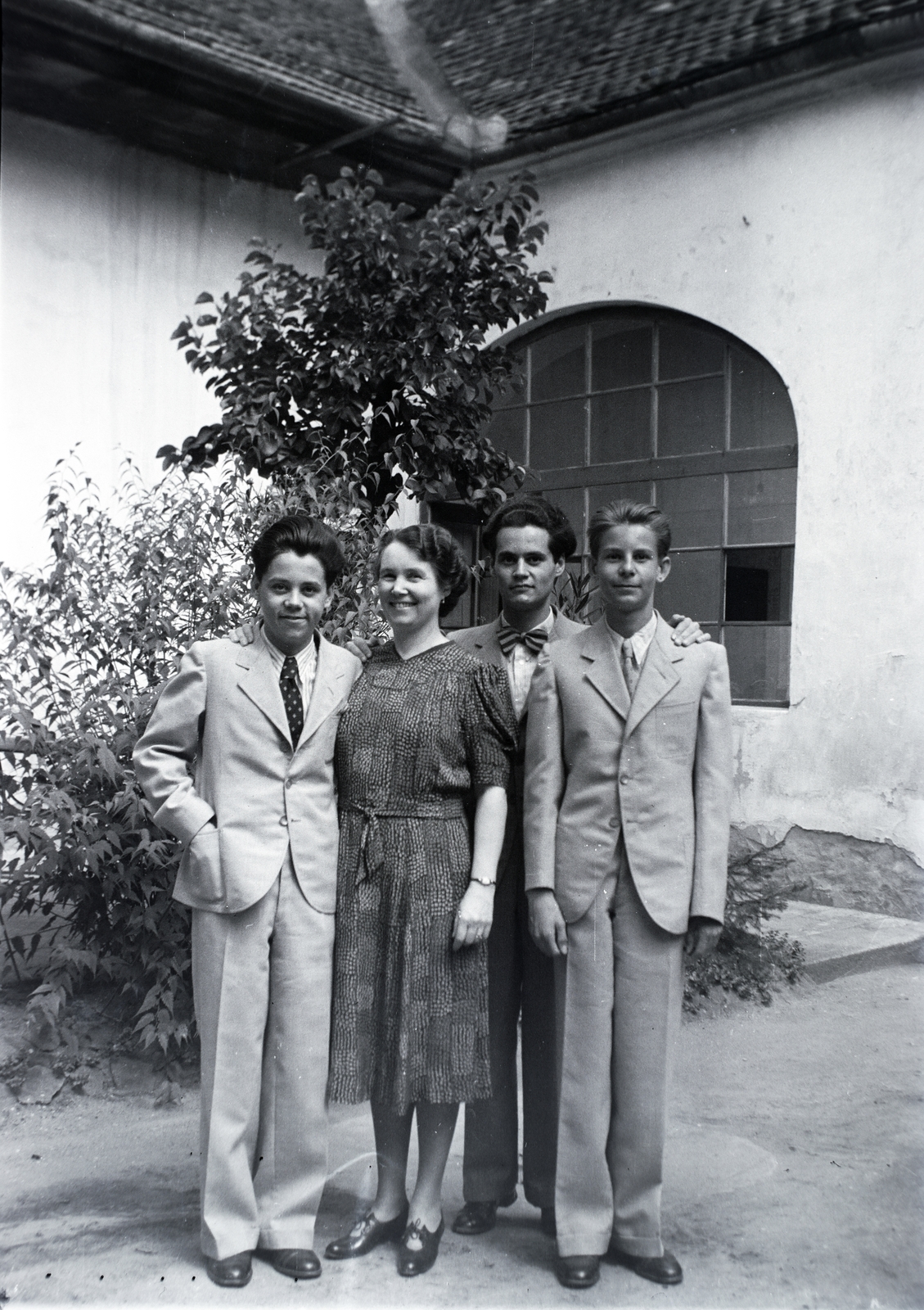 1935, Gergely György, suit, tableau, arms around shoulders, Fortepan #201292