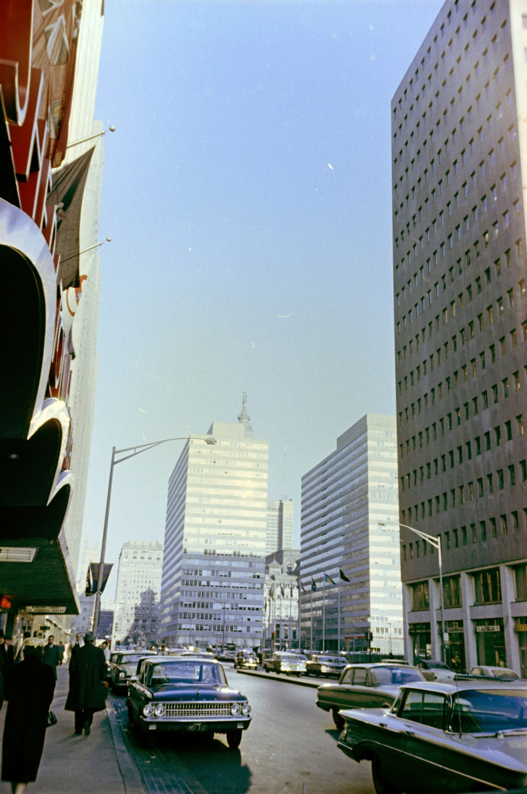 USA, Philadelphia, a John F. Kennedy Boulevard a N 17th Street kereszteződésétől a N 15th Street felé fényképezve., 1962, Gergely György, colorful, Fortepan #201299