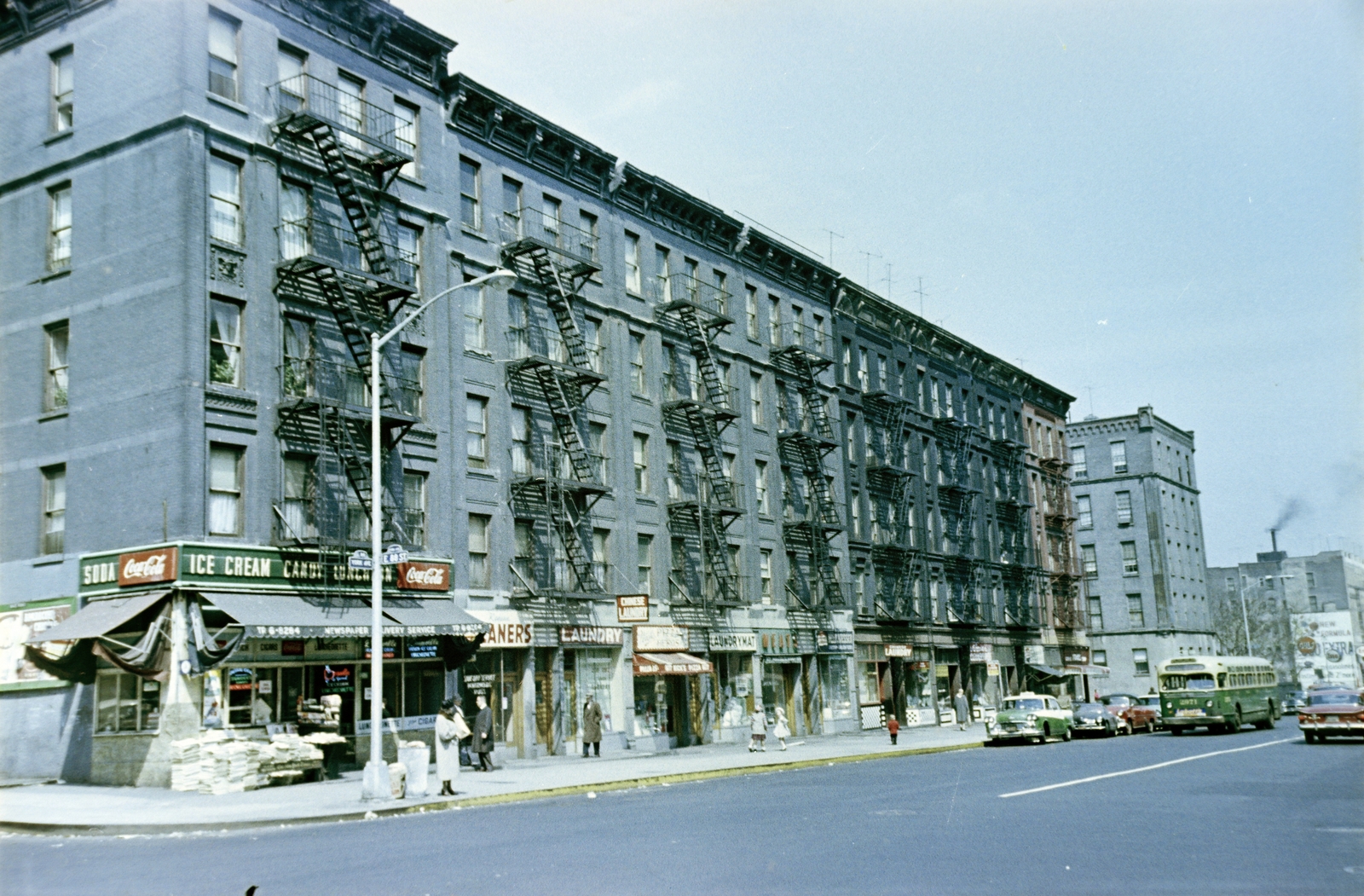 USA, New York, a York Ave és az E 88. Street keresztezödése., 1962, Gergely György, colorful, Fortepan #201305