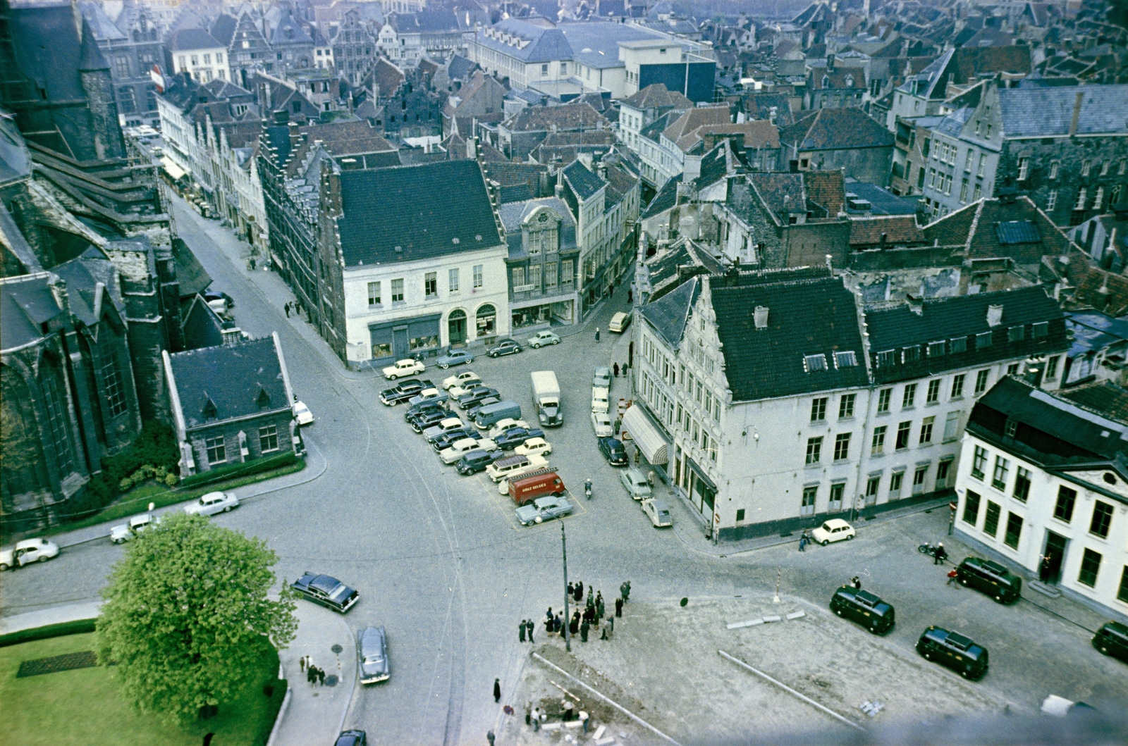 Belgium, Gent, Goudenleeuwplein, kilátás a harangtoronyból (Belfort), a kép bal szélén a Szent Miklós-templom látható, 1962, Gergely György, színes, Fortepan #201308