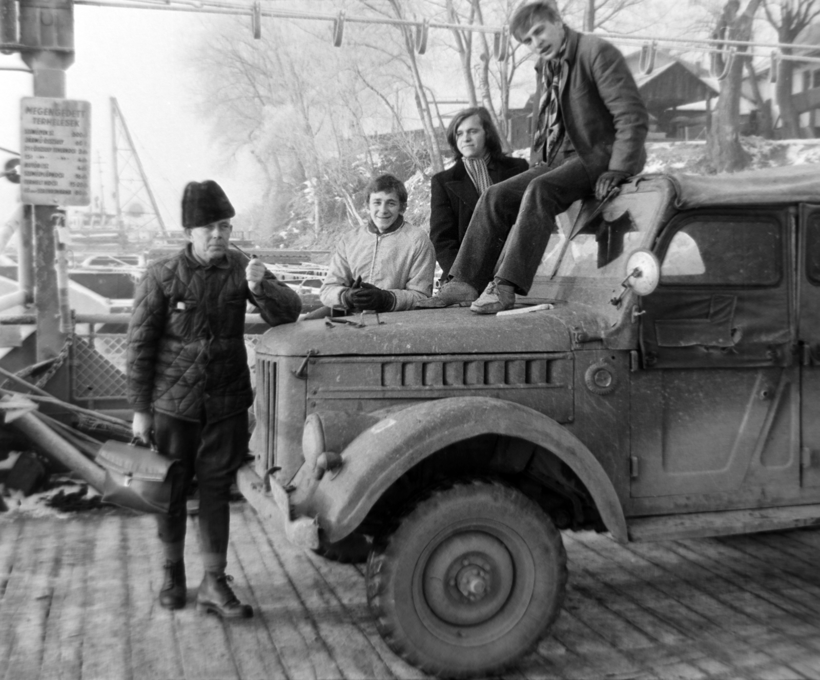 1971, Gömöri család, GAZ-márka, kucsma, GAZ 69, terepjáró, autón ülni, Fortepan #201387