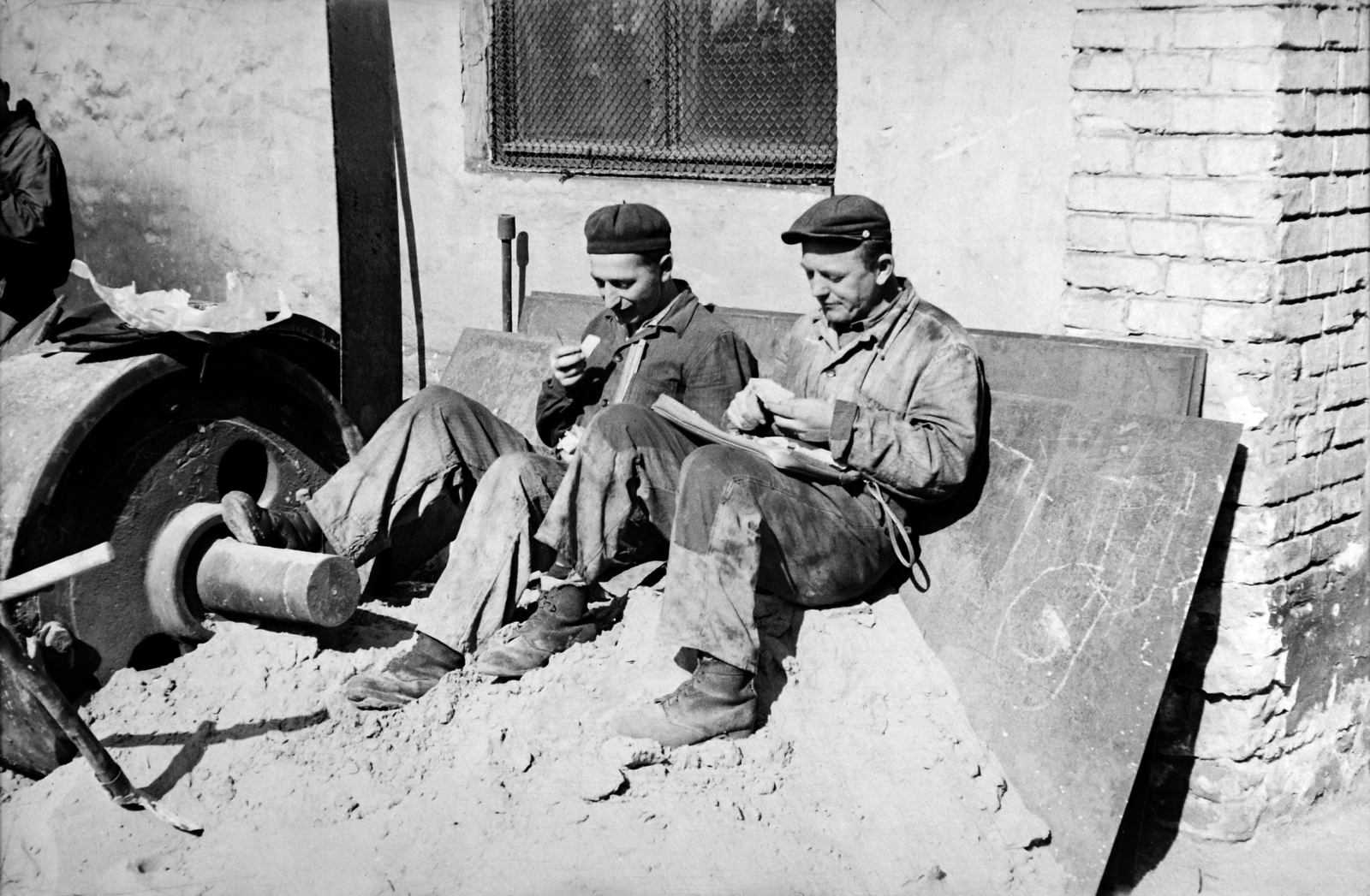 1955, Handa család, sunshine, worker, beret, meal, Fortepan #201530