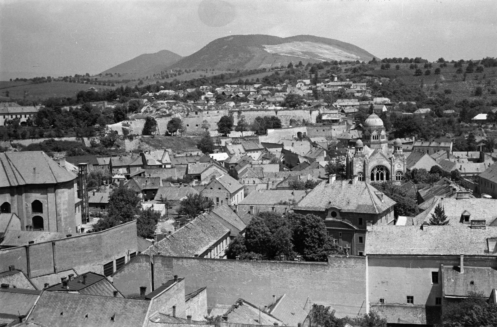 Magyarország, Eger, kilátás a Líceum teraszáról a vár és a zsinagóga felé., 1959, Handa család, látkép, Fortepan #201558