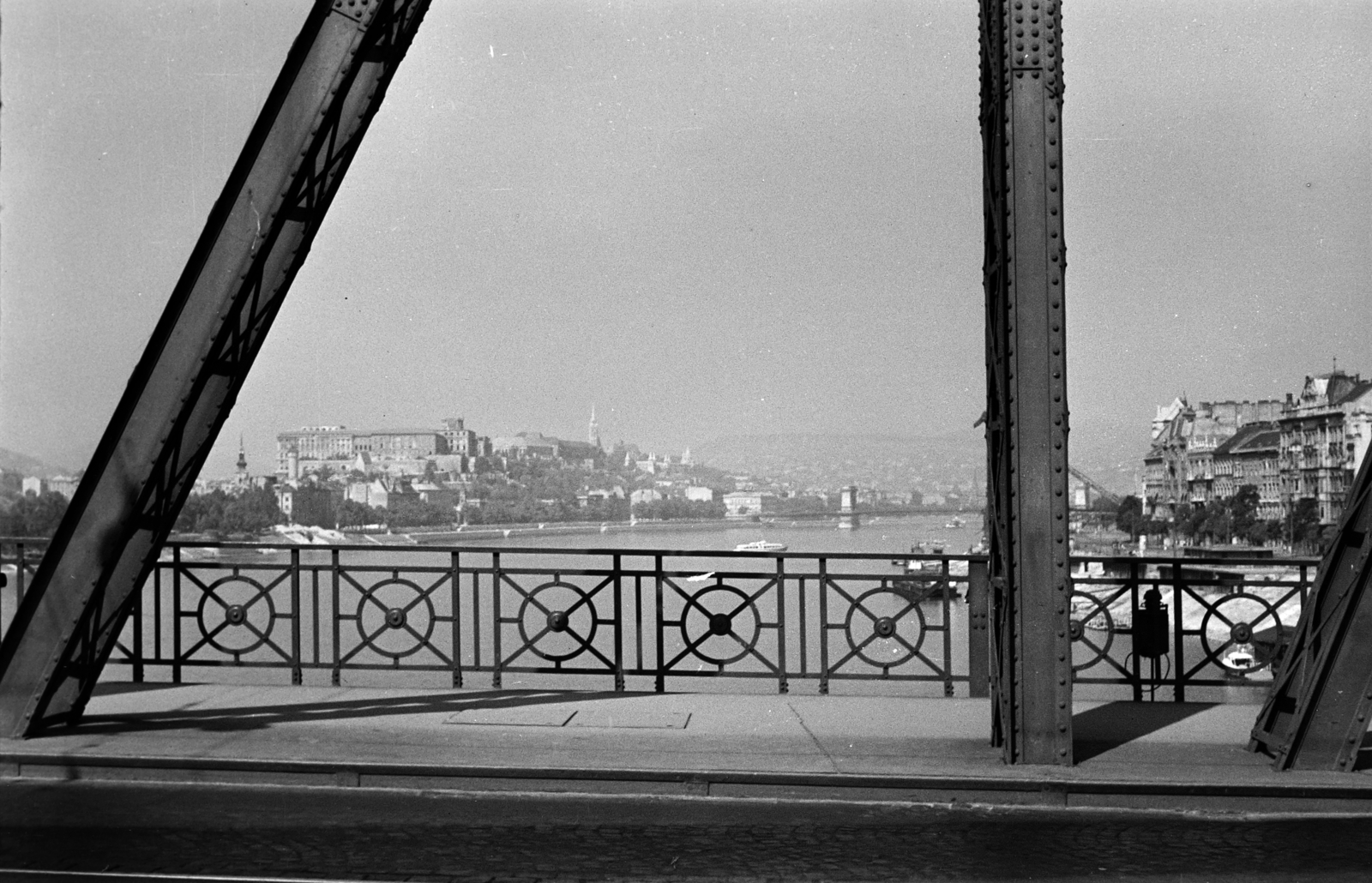 Hungary, Budapest, látkép a Szabadság hídról a budai Vár felé., 1959, Handa család, railing, Fortepan #201564