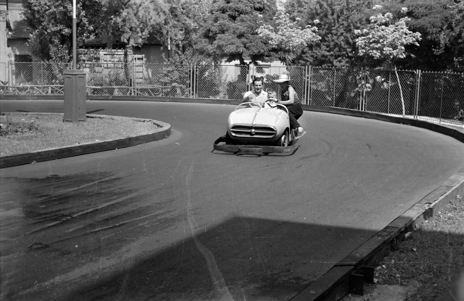 Hungary, Budapest XIV., 1959, Handa család, Budapest, model car, Fortepan #201572