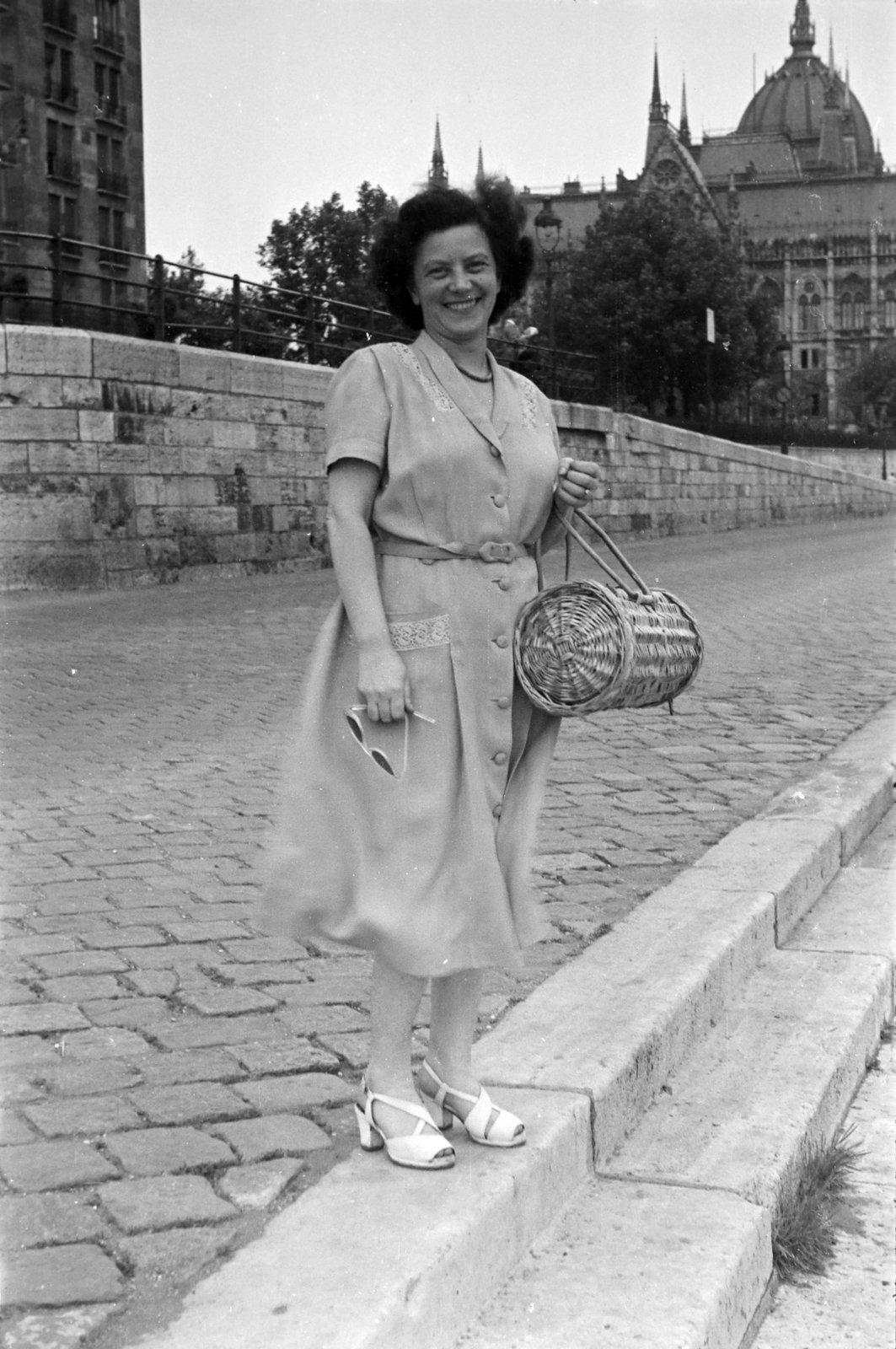 1959, Handa család, summer dresses, lady, sandal, smile, wicker bag, Fortepan #201580