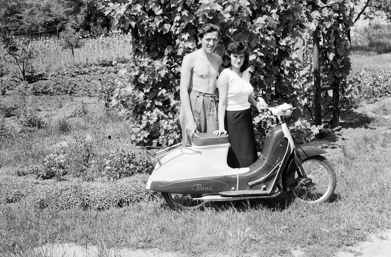 1962, Handa család, Csepel Panni, robogó, rét, emberpár, Fortepan #201586