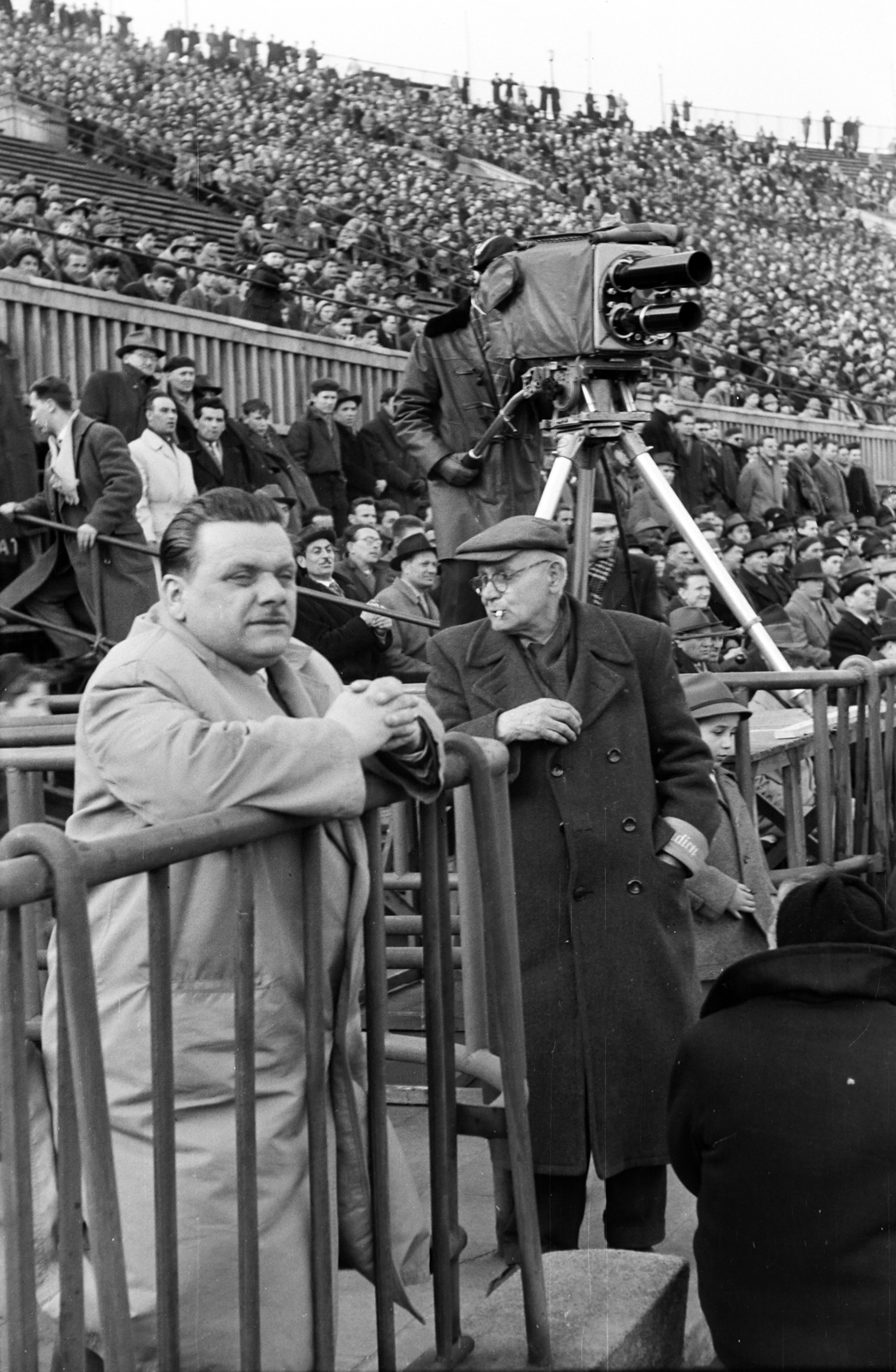 Hungary, Népstadion, Budapest XIV., Ferencváros - Vasas bajnoki labdarúgó-mérkőzés., 1961, Handa család, Budapest, Fortepan #201613