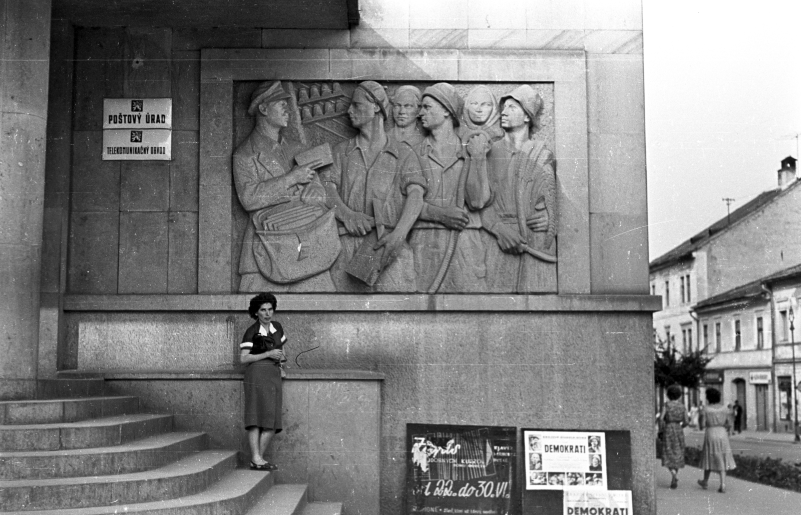 Slovakia, Banská Bystrica, a Námestie Štefana Moyzesa (Mátyás tér) - Horná ulica (Bethlen Gábor utca) sarok, Posta (Slovenská Pošta)., 1963, Jakab Antal, Czechoslovakia, Fortepan #201655
