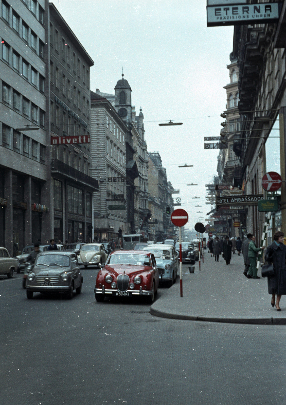 Austria, Vienna, Kärntner Strasse, a Stock im Eisen Platz felől, a Donnergasse kereszteződésénél., 1962, Jakab Antal, colorful, Fortepan #201711