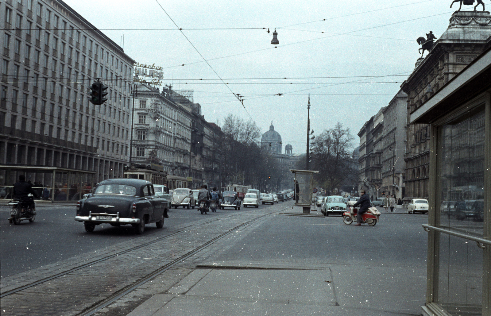 Austria, Vienna, Kärntner Ring az Opernring felé nézve, jobbra az Operaház., 1962, Jakab Antal, colorful, opera house, scooter, Fortepan #201723