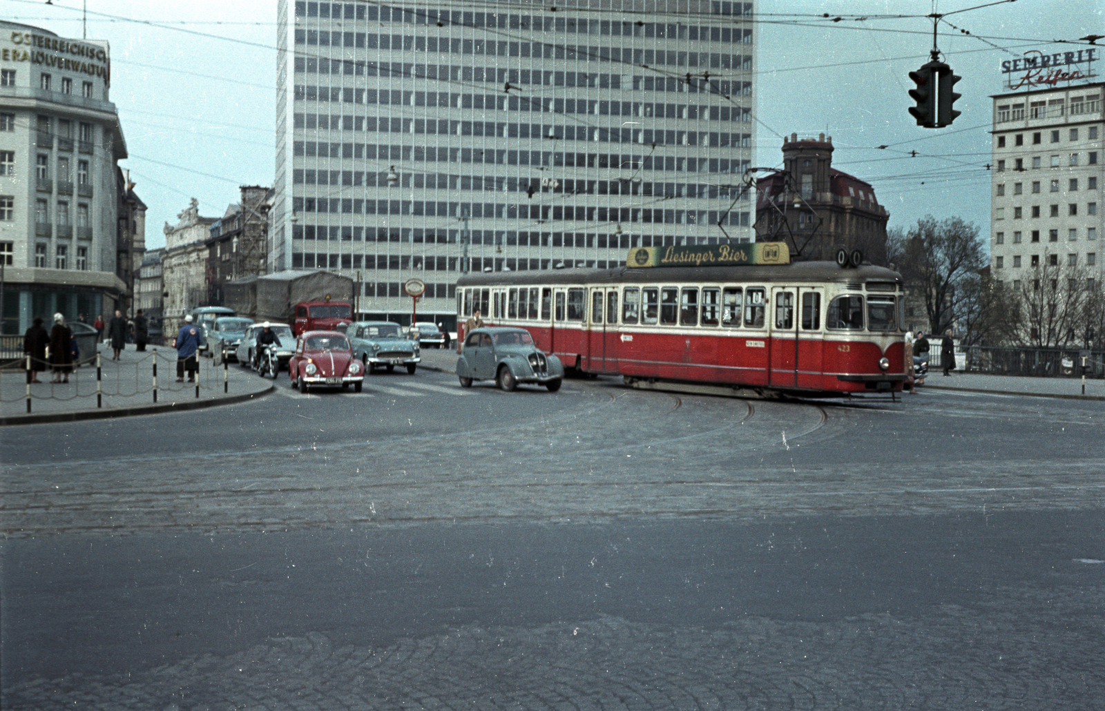 Ausztria, Bécs, Troststrasse és az Obere Donaustrasse sarka a Schwedenbrückenél., 1962, Jakab Antal, színes, Fortepan #201739