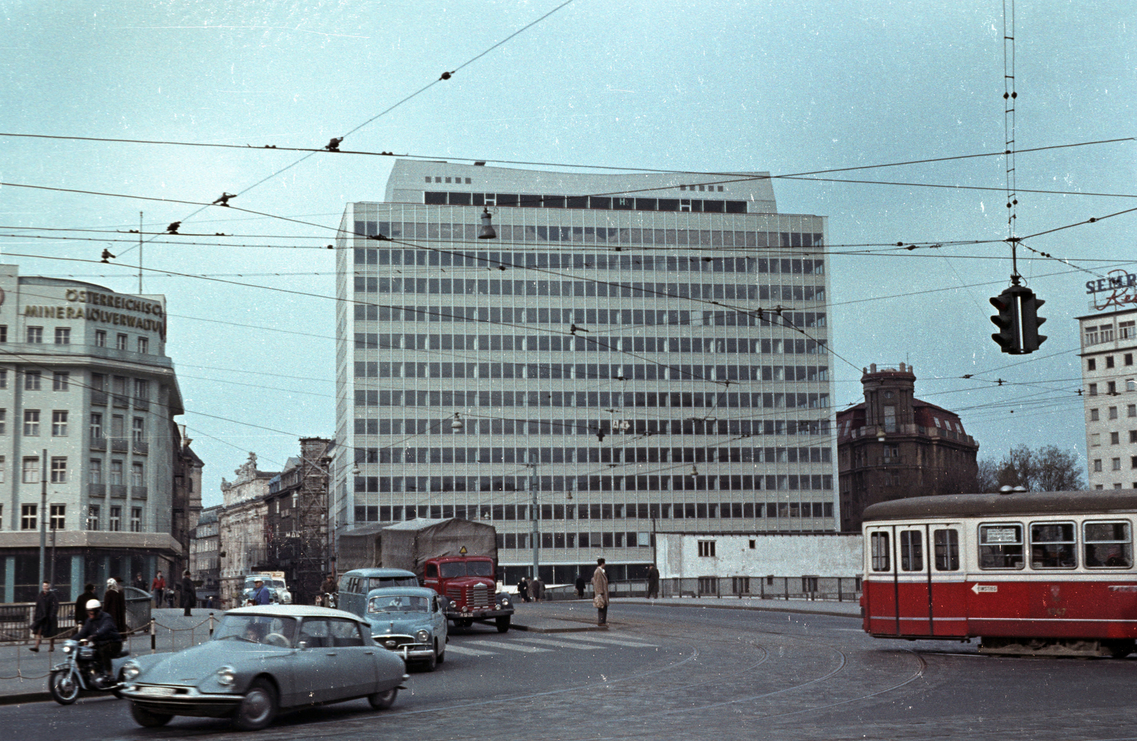 Austria, Vienna, Troststrasse és az Obere Donaustrasse sarka a Schwedenbrückenél., 1962, Jakab Antal, colorful, Fortepan #201740