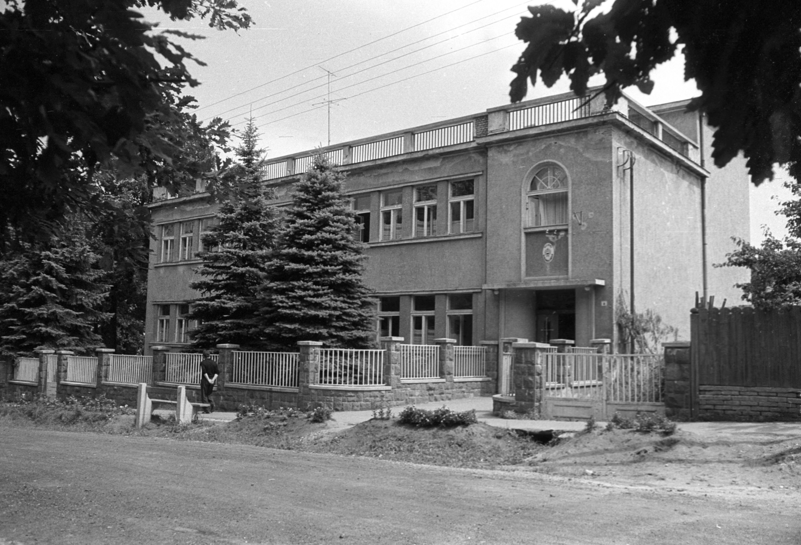 Magyarország,Balaton, Fonyód, Fő utca 8., Általános Iskola (később átépítve Palonai Magyar Bálint Általános Iskola)., 1966, Jakab Antal, iskola, Fortepan #201756