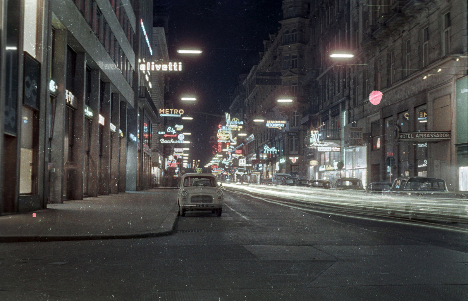 Austria, Vienna, Kärntner Strasse a Himmelpfortgasse sarkától a Marco-d'Aviano-Gasse felé., 1962, Jakab Antal, colorful, Fortepan #201825