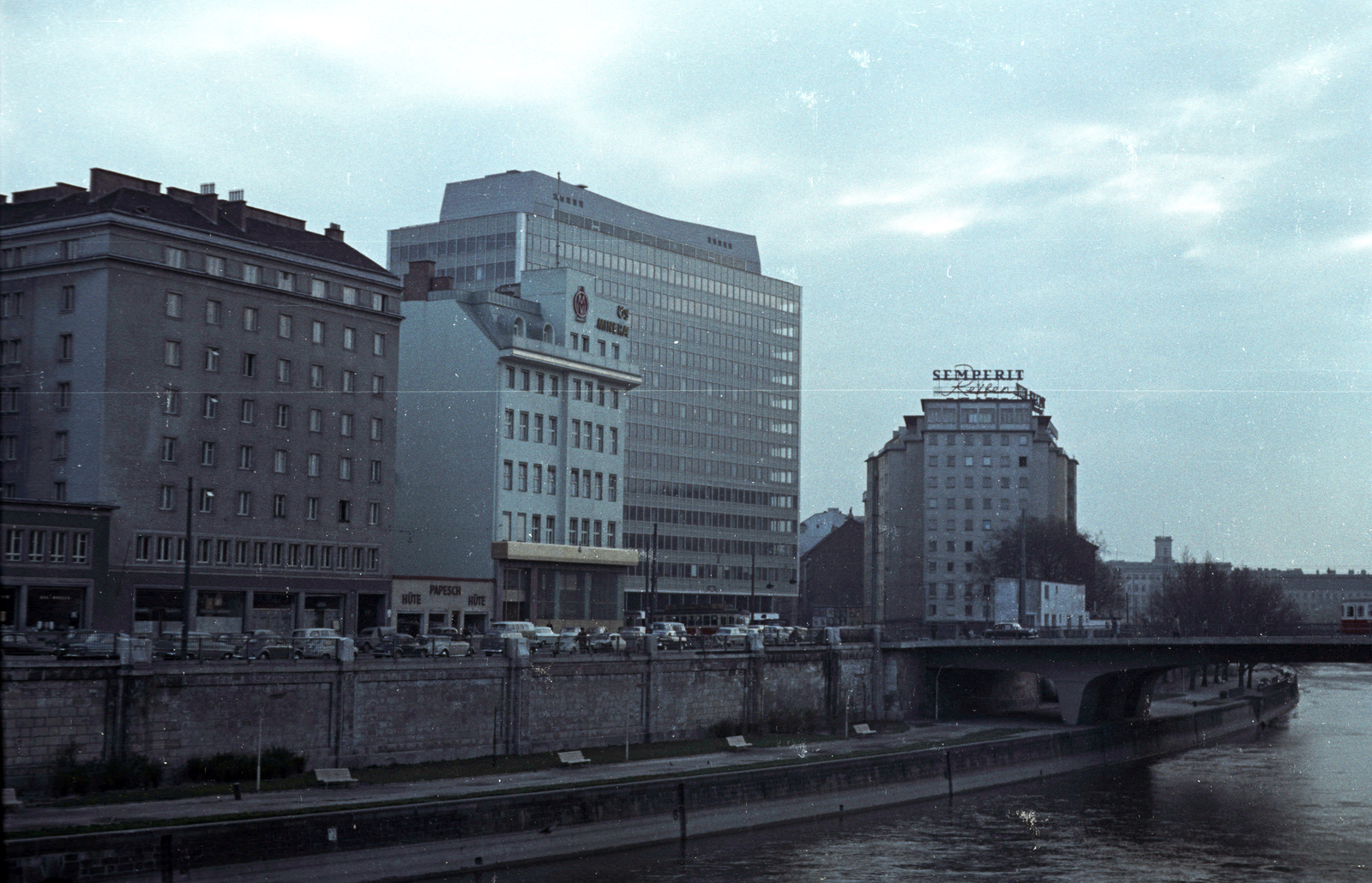 Austria, Vienna, Marienbrücke, szemben a Obere Donaustrasse és a Schwedenbrücke., 1962, Jakab Antal, colorful, Fortepan #201837