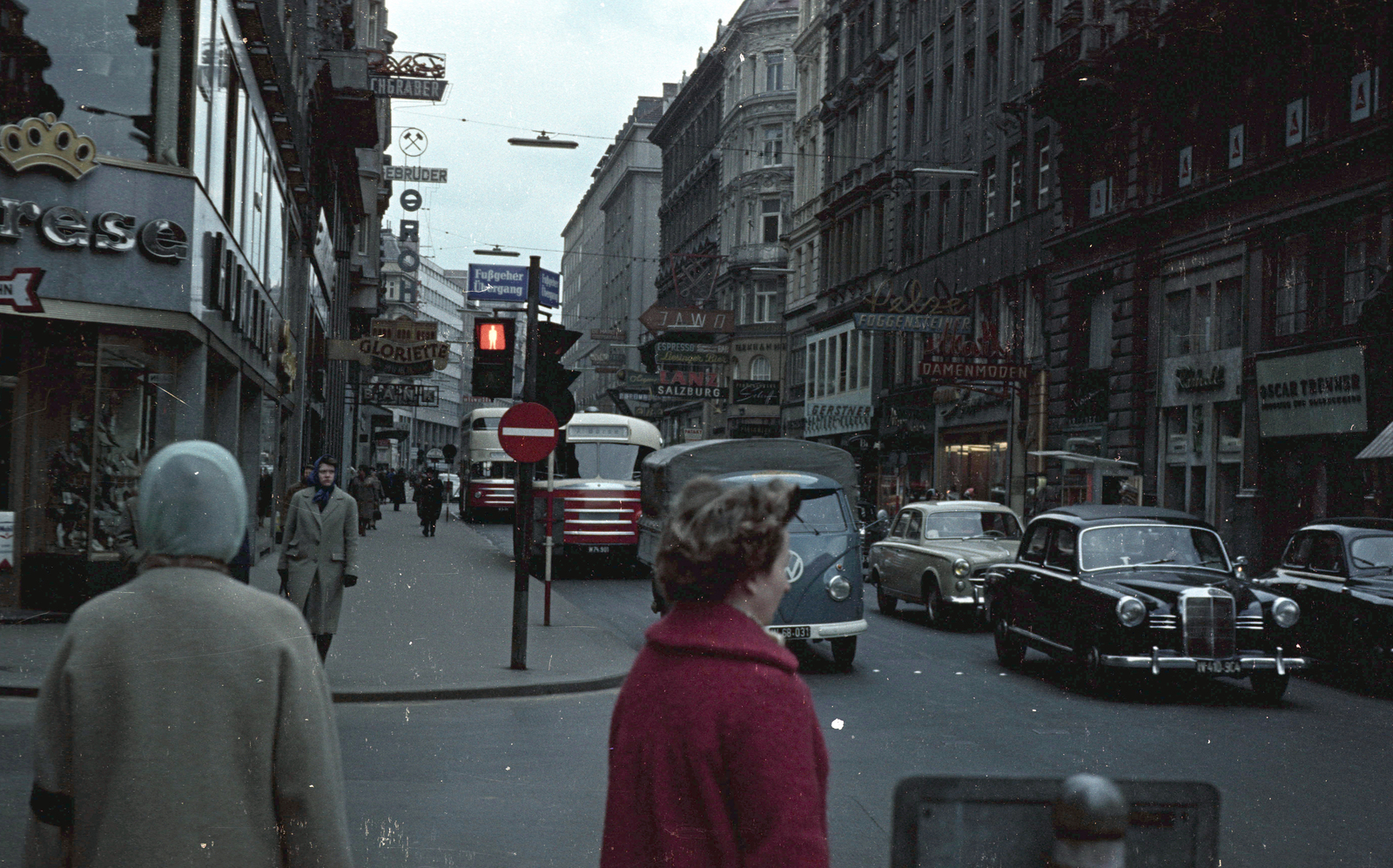 Ausztria, Bécs, Kärntner Strasse a Stock-im-Eisen-Platz felől., 1962, Jakab Antal, színes, Fortepan #201842