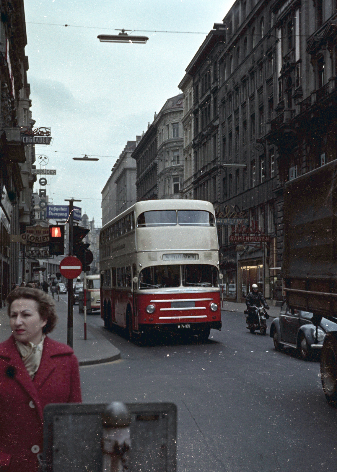 Ausztria, Bécs, Kärntner Strasse a Stock-im-Eisen-Platz felől., 1962, Jakab Antal, színes, emeletes autóbusz, Fortepan #201843