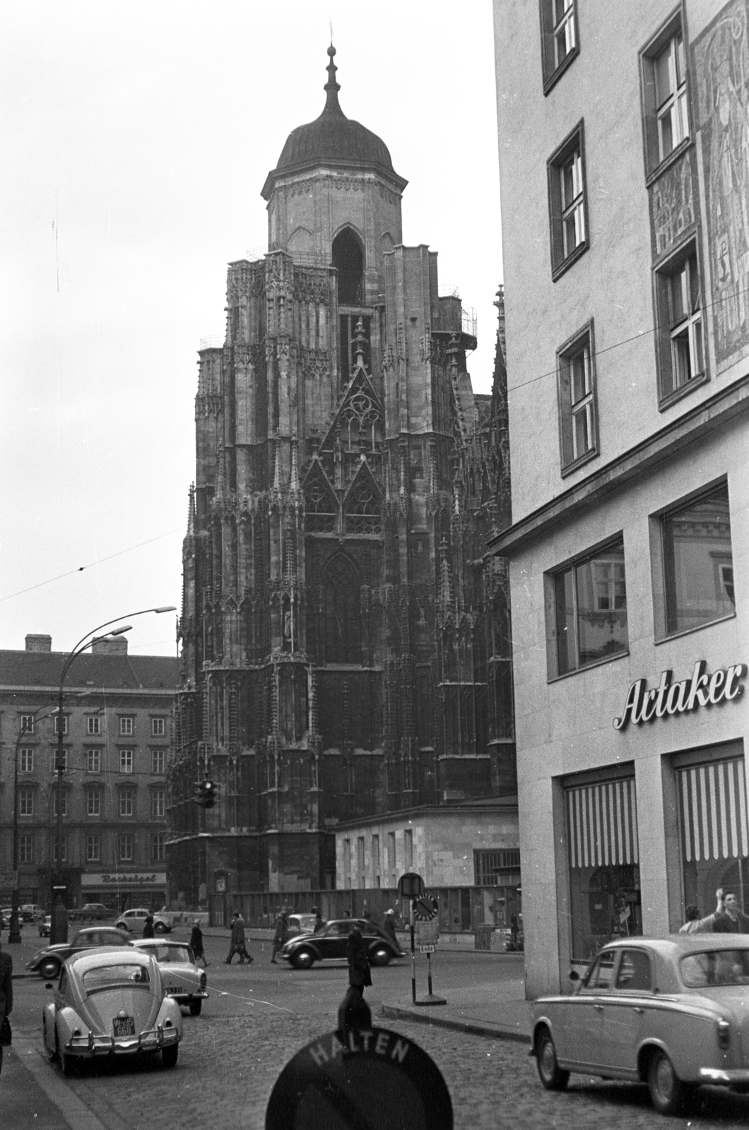 Austria, Vienna, Brandstätte, szemben a Stephansdom / Szent István-székesegyház befejezetlen északi tornya (Adlerturm)., 1962, Jakab Antal, Fortepan #201849