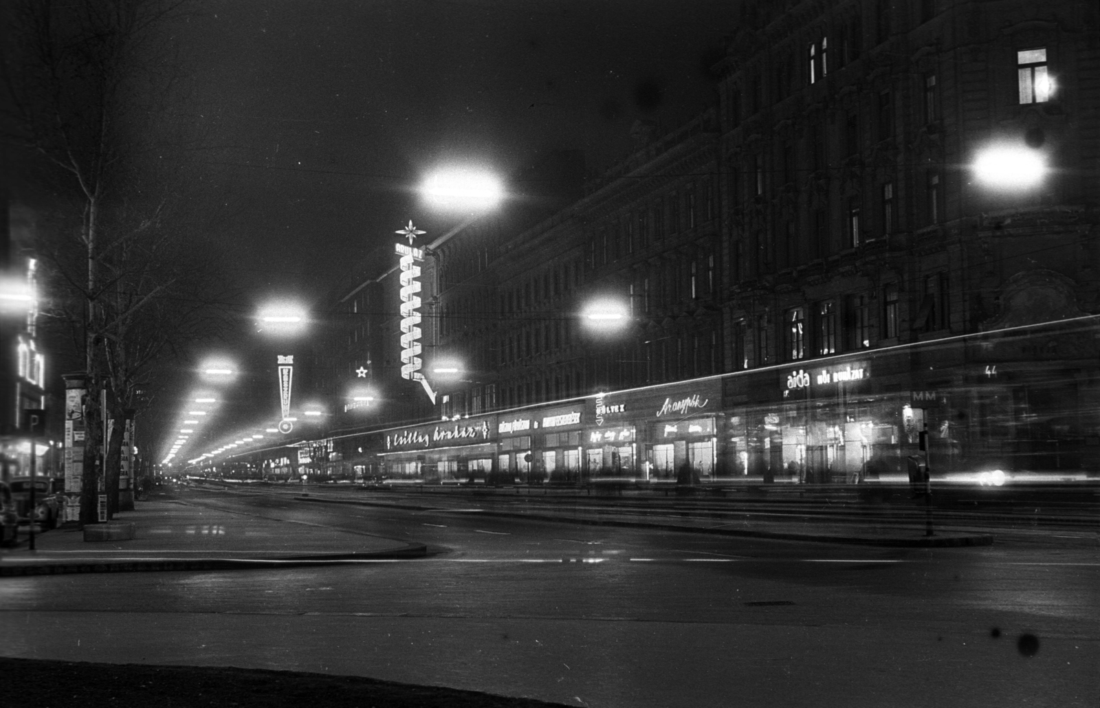 Hungary, Budapest VII.,Budapest VIII., Rákóczi út a Gyulai Pál utcától az Astoria kereszteződés felé nézve., 1962, Jakab Antal, neon sign, night, neon sign, Budapest, Fortepan #201869