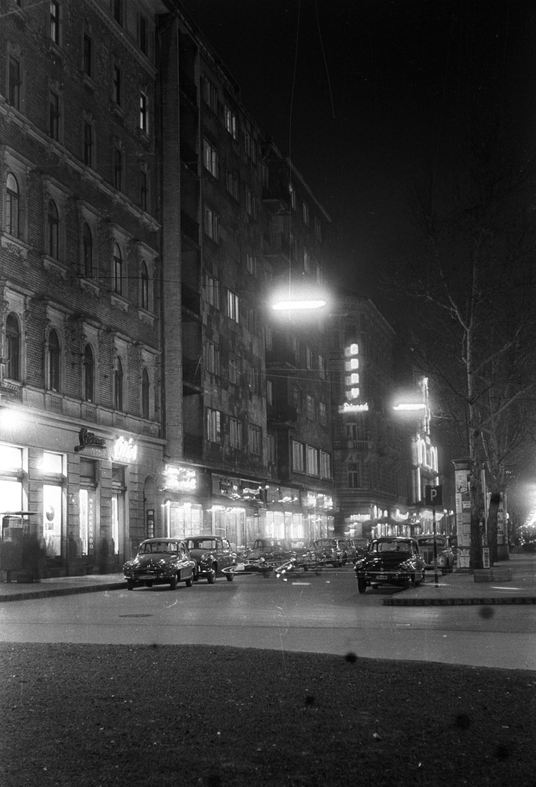 Magyarország, Budapest VIII., Rákóczi út a Gyulai Pál utcánál, szemben a Vas utca torkolata., 1962, Jakab Antal, Budapest, Fortepan #201870