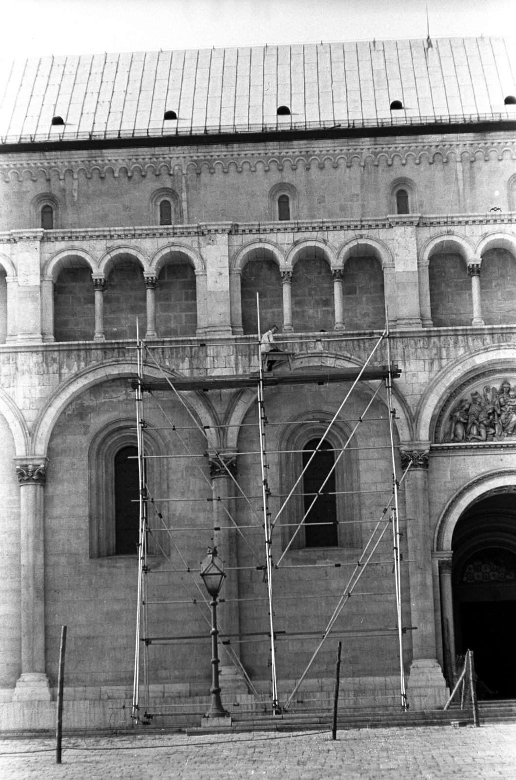 Hungary, Pécs, Szent Péter- és Szent Pál-székesegyház homlokzata a főkapunál., 1964, Jakab Antal, Cathedral, Fortepan #201894