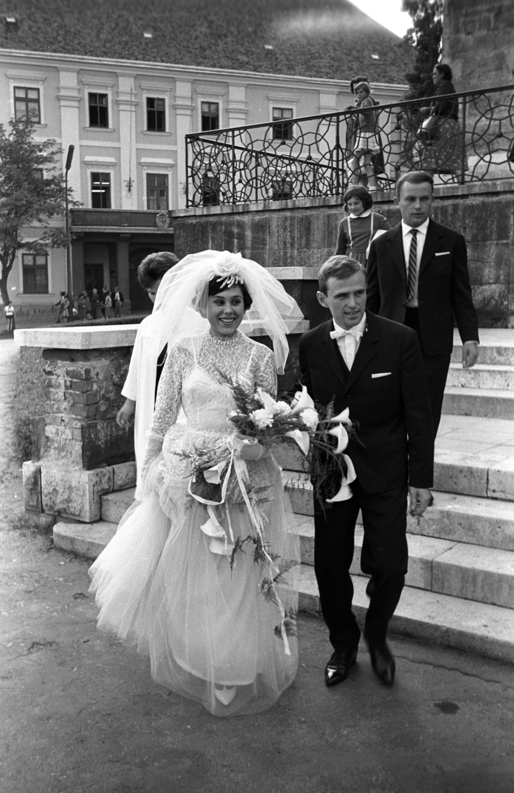 Hungary, Pécs, Széchenyi tér, a felvétel a Dzsámi előtt készült., 1968, Jakab Antal, wedding ceremony, Fortepan #201895