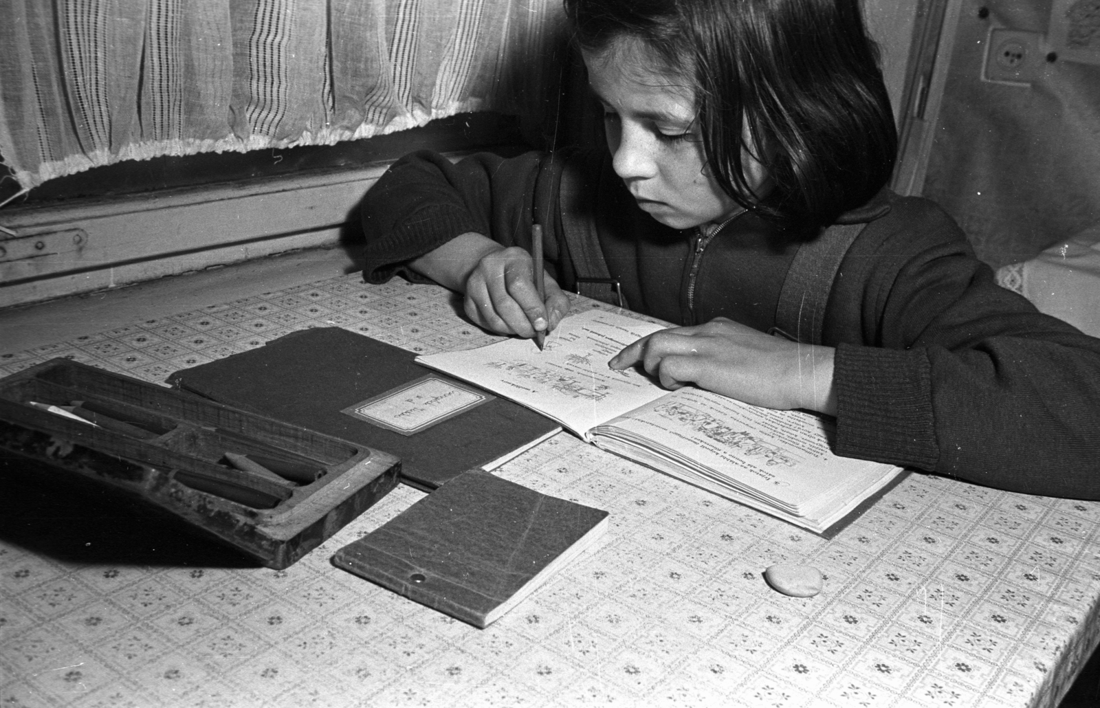 Hungary, 1964, Jakab Antal, writing exercise , reading, pencil case, Fortepan #201938