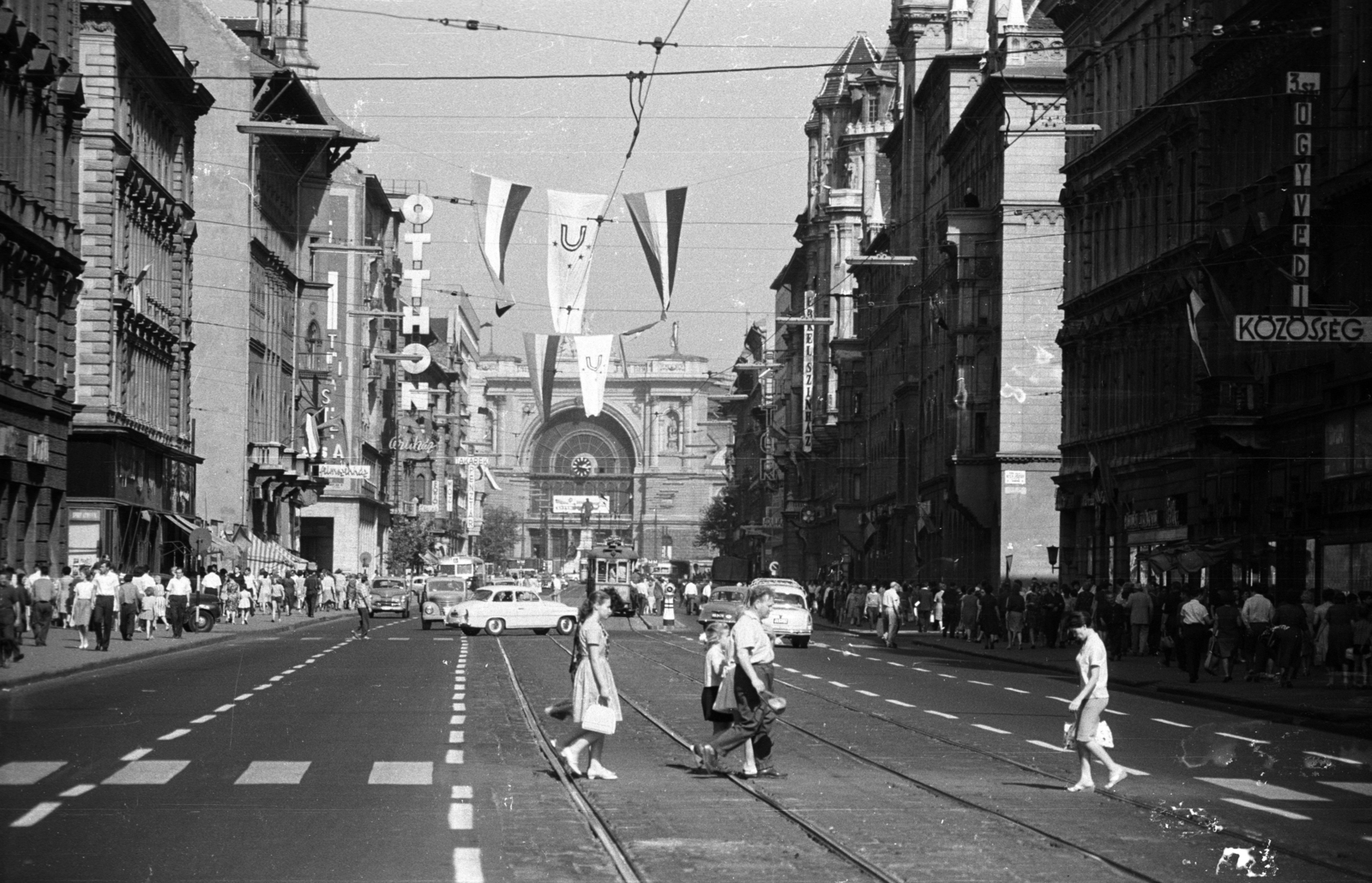 Magyarország, Budapest VII.,Budapest VIII., Rákóczi út a Keleti pályaudvar felé nézve., 1966, Jakab Antal, Budapest, Fortepan #202002