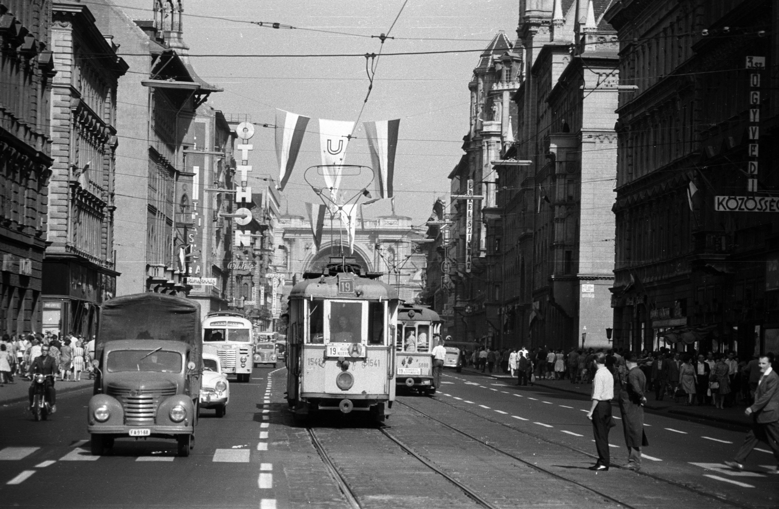 Magyarország, Budapest VII.,Budapest VIII., Rákóczi út a Keleti pályaudvar felé nézve., 1966, Jakab Antal, villamos, Budapest, Fortepan #202004