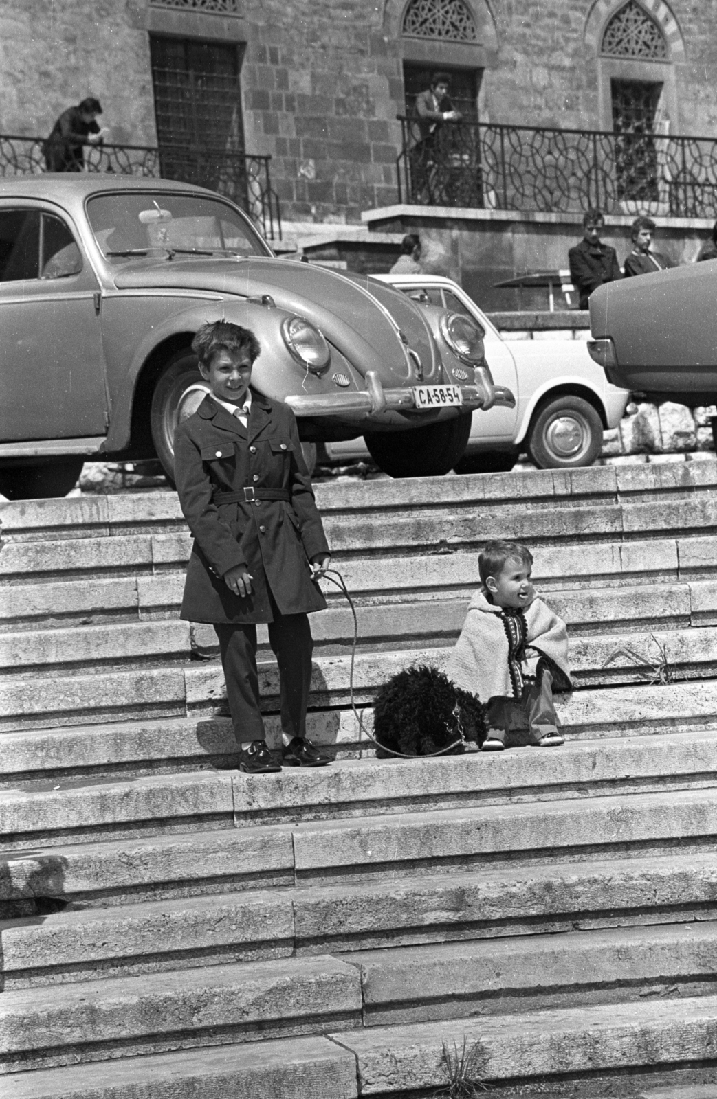 Hungary, Pécs, Széchenyi tér, a felvétel a Dzsámi előtt készült., 1970, Jakab Antal, dog, Volkswagen-brand, Volkswagen Beetle, Fortepan #202078