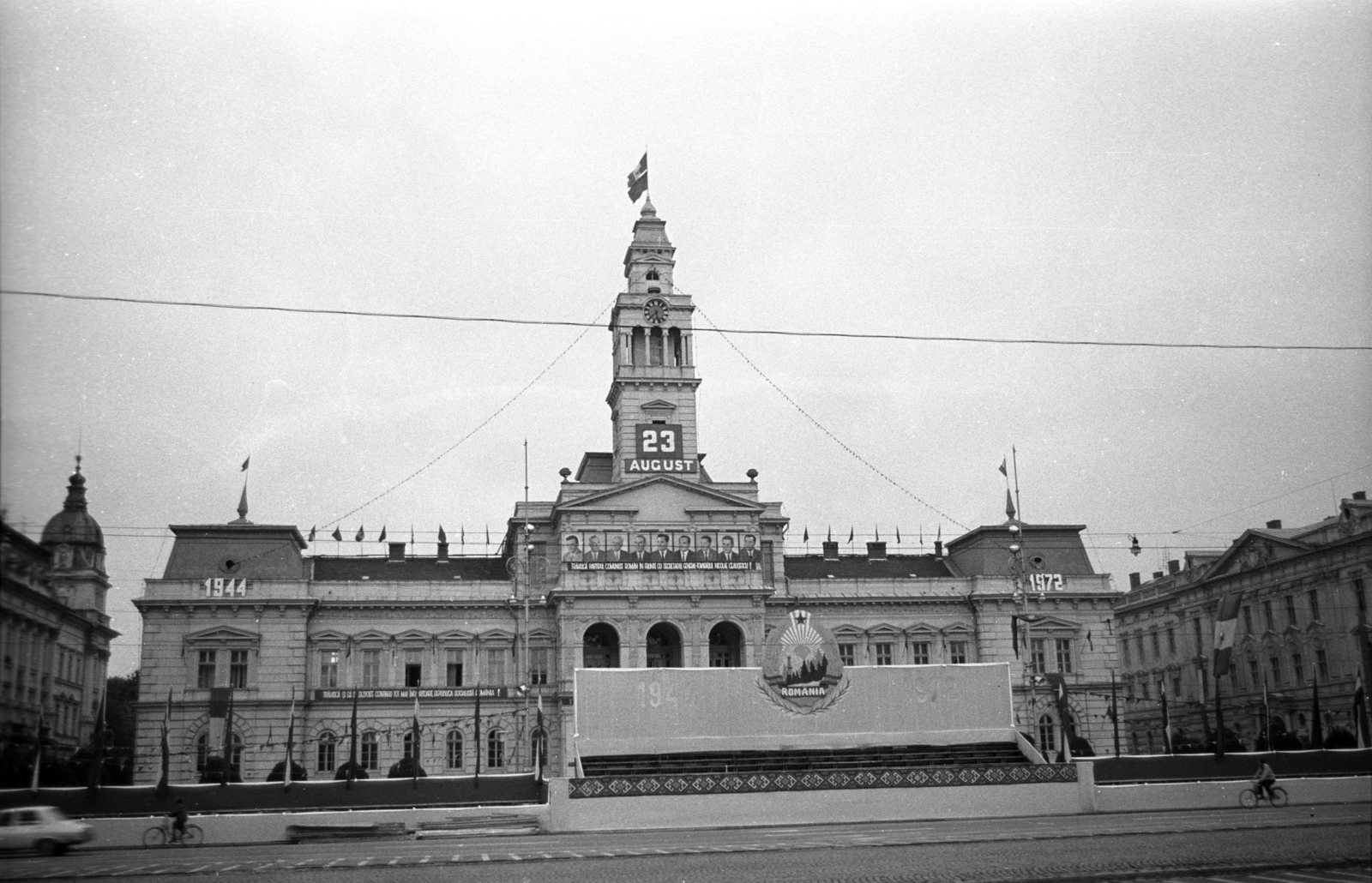 Románia,Erdély, Arad, Bulevardul Revoluției (régi nevén Andrássy tér), szemben a Városháza épülete., 1972, Jakab Antal, középület, Fortepan #202109