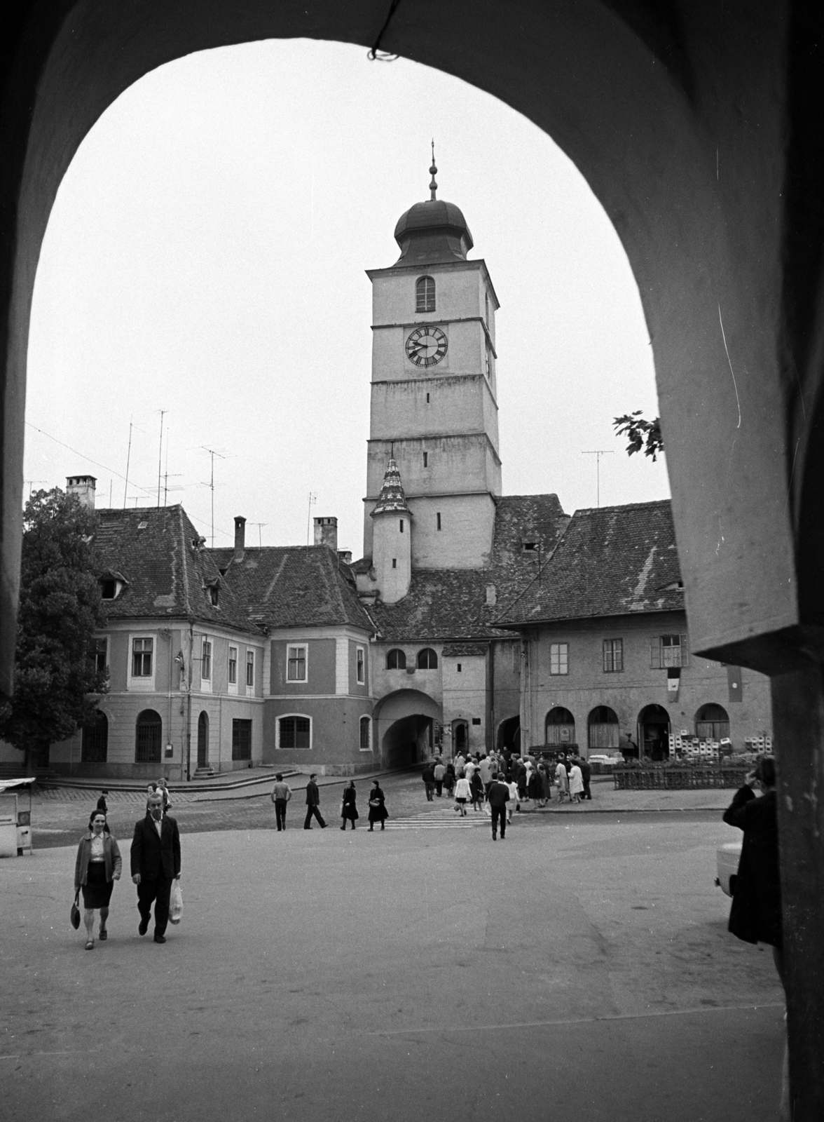 Románia,Erdély, Nagyszeben, Kis tér (Piata Mica), szemben a Tanácstorony., 1972, Jakab Antal, Fortepan #202136