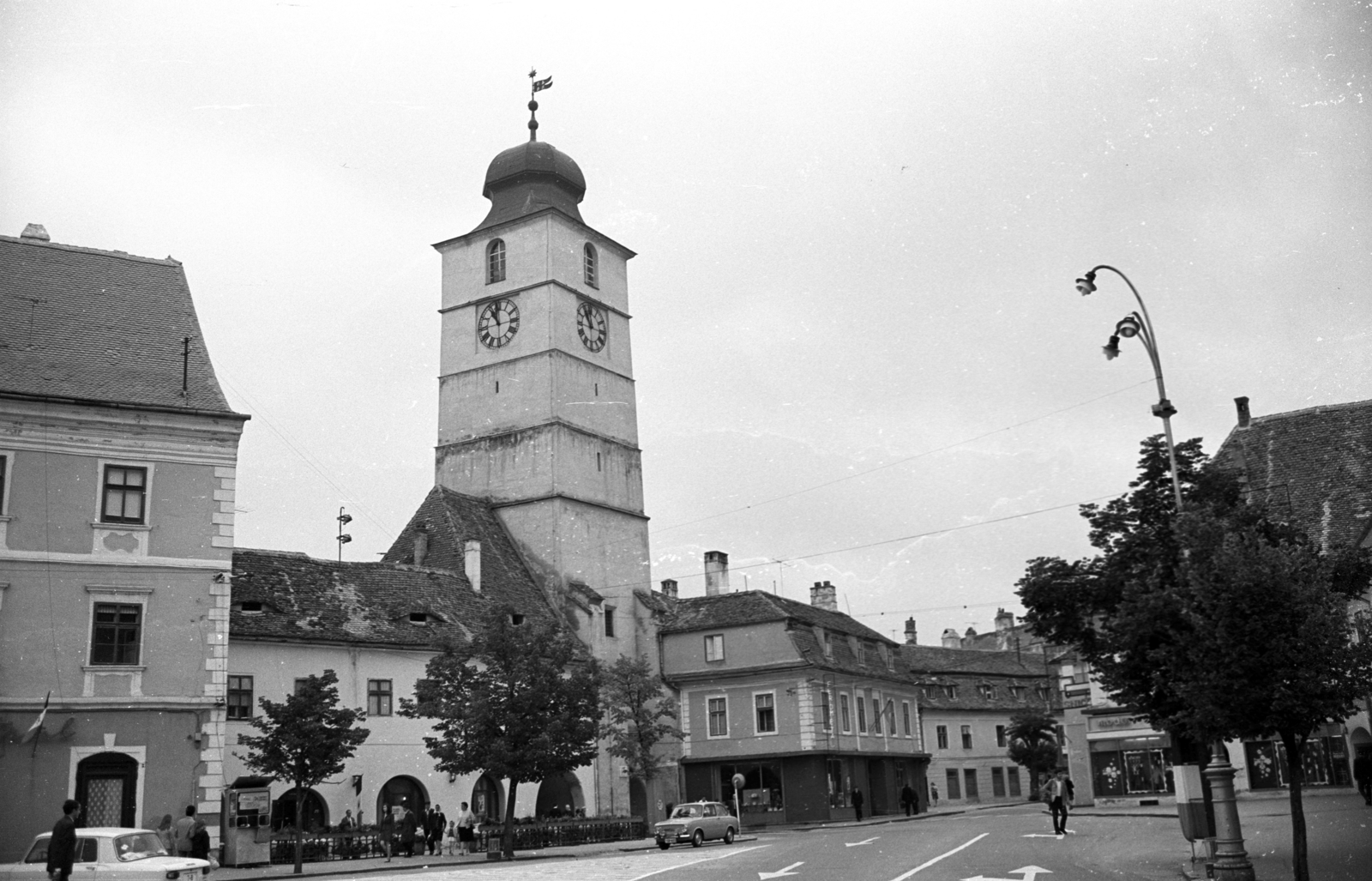 Románia,Erdély, Nagyszeben, Nagy tér (Piața Mare), szemben a Tanácstorony., 1972, Jakab Antal, Fortepan #202147