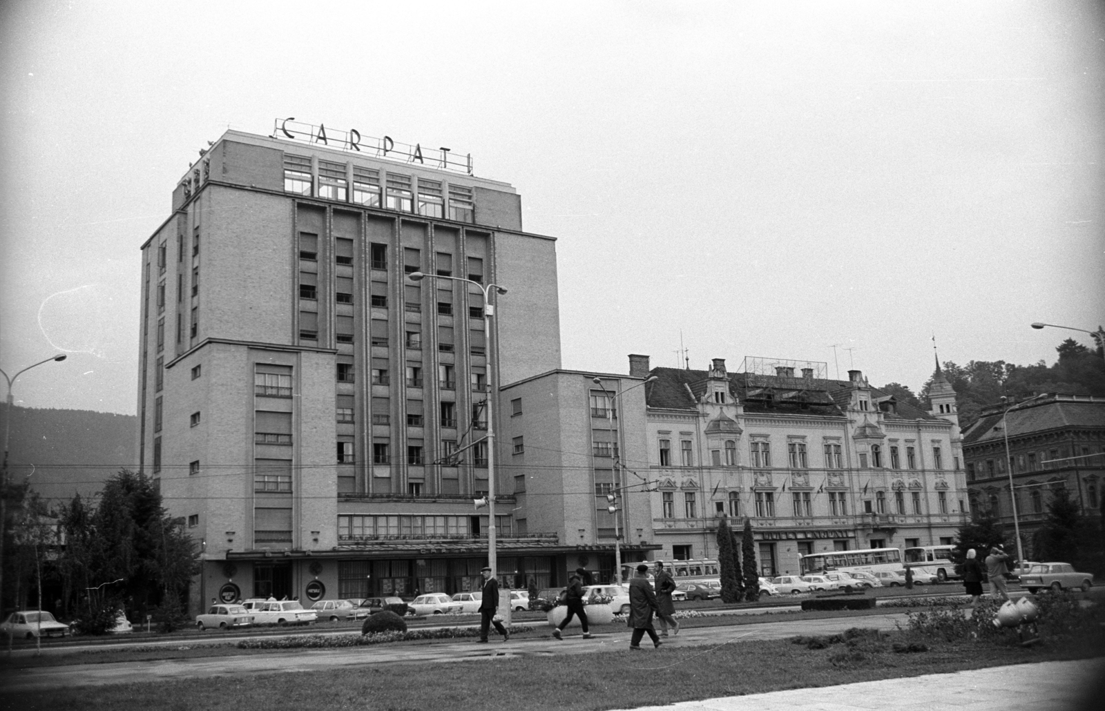 Románia,Erdély, Brassó, Bulevardul Eroilor 27., Hotel Carpati (eredetileg és ma Aro Palace)., 1972, Jakab Antal, Fortepan #202161