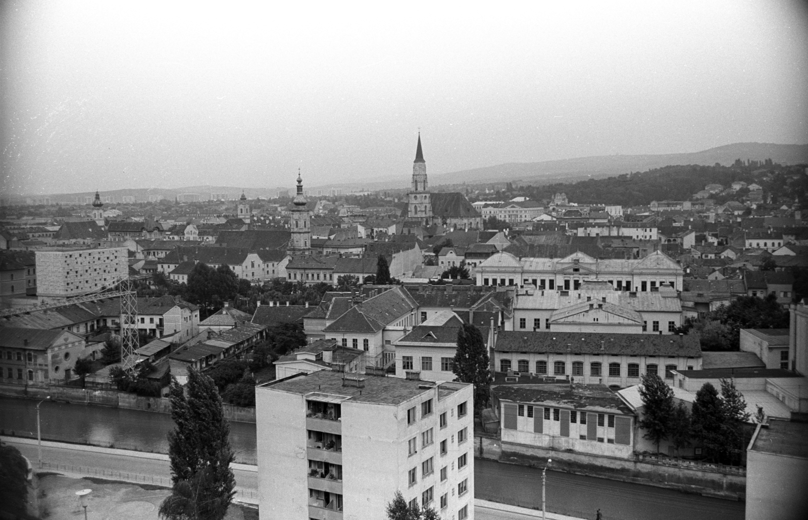 Románia,Erdély, Kolozsvár, látkép a Fellegvárból a Szent Mihály-templom felé, előtérben a Szamos folyó., 1972, Jakab Antal, Fortepan #202201